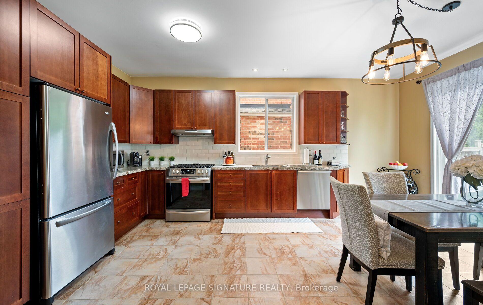 Photo 7 of 115 Arborglen Drive, Halton Hills, Georgetown — HOMEH