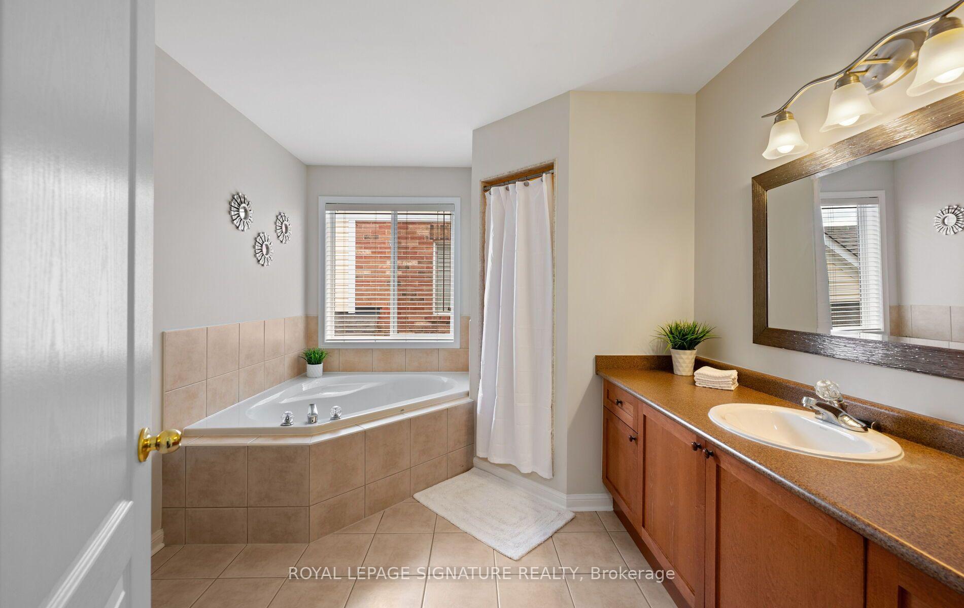 Photo 18 of 115 Arborglen Drive, Halton Hills, Georgetown — HOMEH