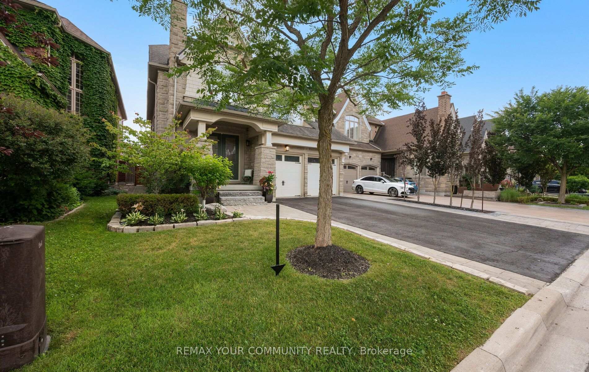 Photo 2 of 21 Lilly Valley Crescent S, King, King City — HOMEH
