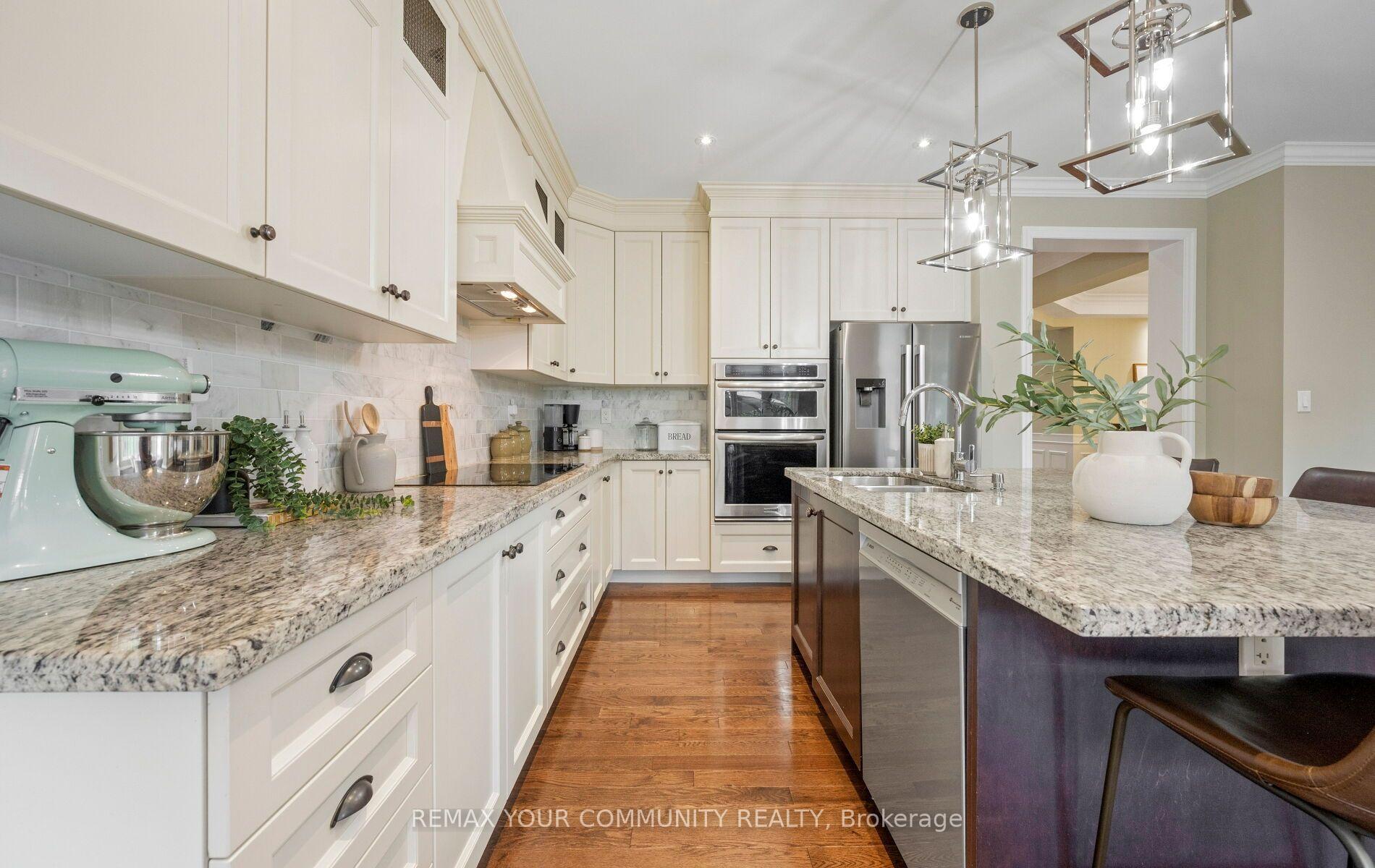 Photo 18 of 21 Lilly Valley Crescent S, King, King City — HOMEH