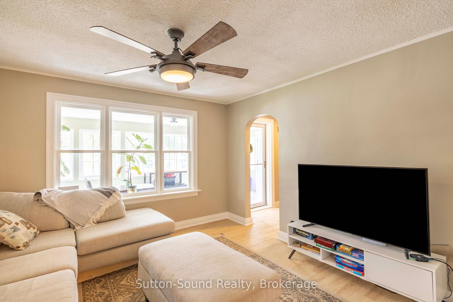 Photo 8 of 740 6th Street E, Owen Sound — HOMEH
