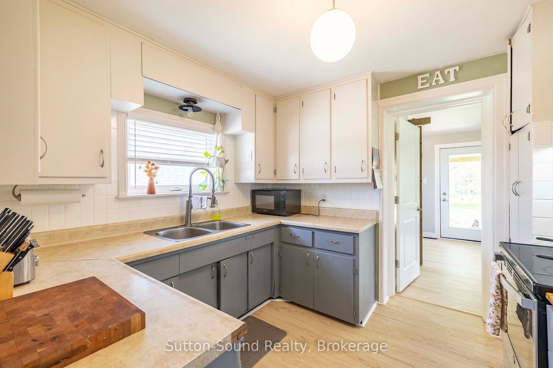 Photo 13 of 740 6th Street E, Owen Sound — HOMEH