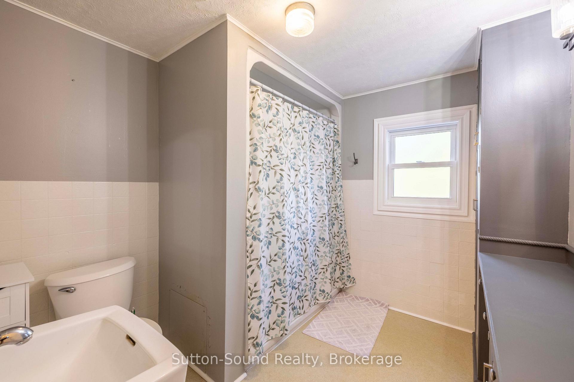 Photo 22 of 740 6th Street E, Owen Sound — HOMEH