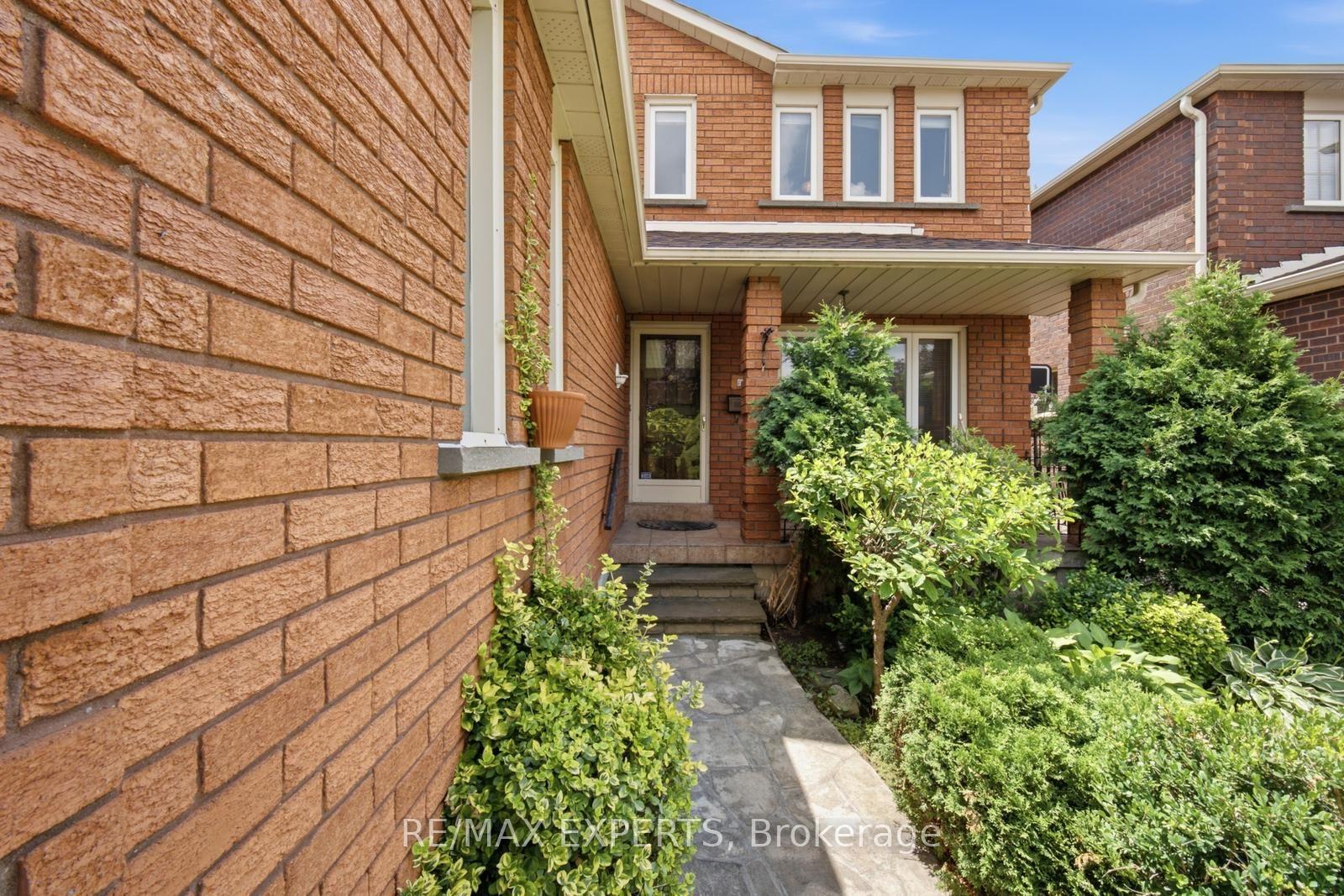 Photo 2 of 221 Judith Avenue, Vaughan, Brownridge — HOMEH