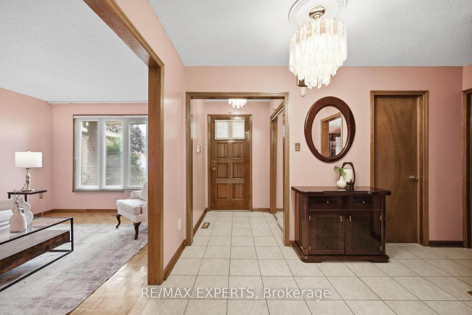 Photo 3 of 221 Judith Avenue, Vaughan, Brownridge — HOMEH