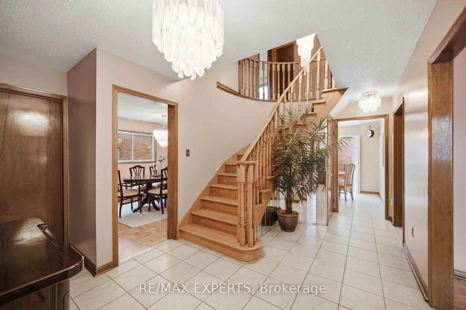 Photo 4 of 221 Judith Avenue, Vaughan, Brownridge — HOMEH