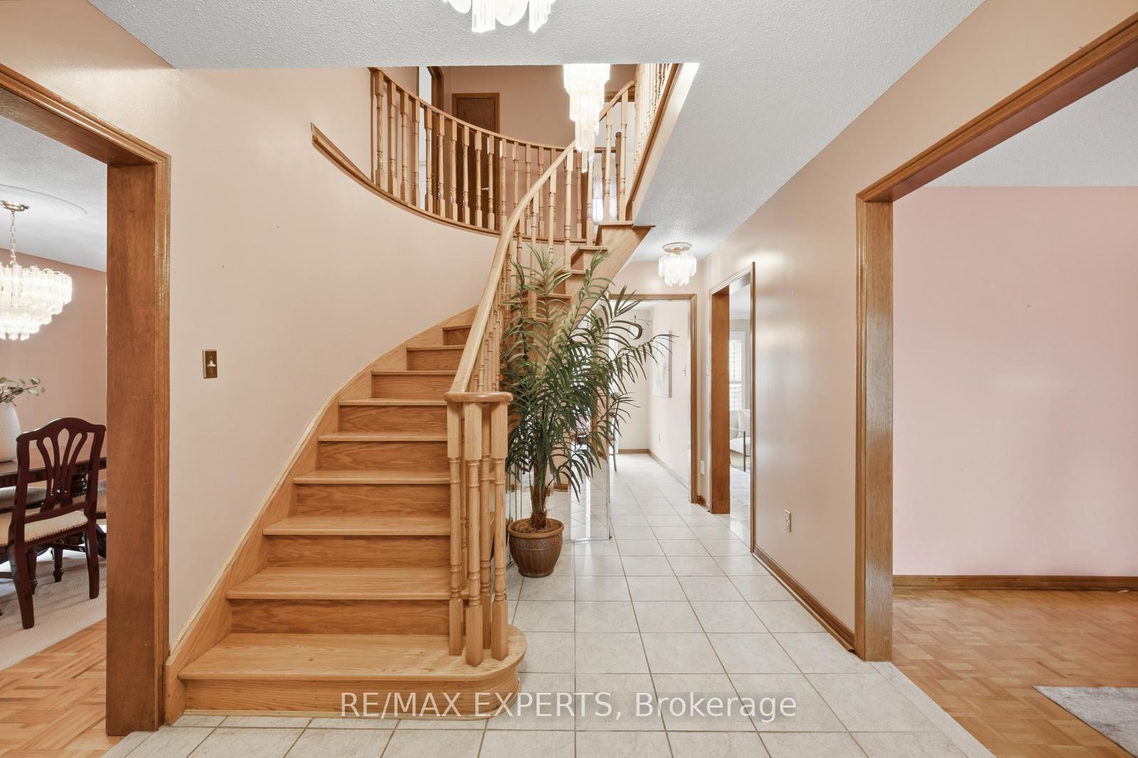 Photo 5 of 221 Judith Avenue, Vaughan, Brownridge — HOMEH