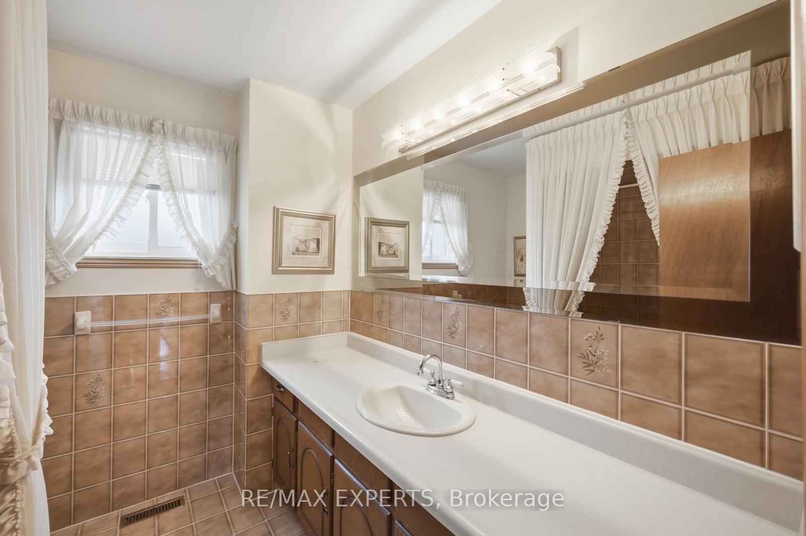 Photo 34 of 221 Judith Avenue, Vaughan, Brownridge — HOMEH