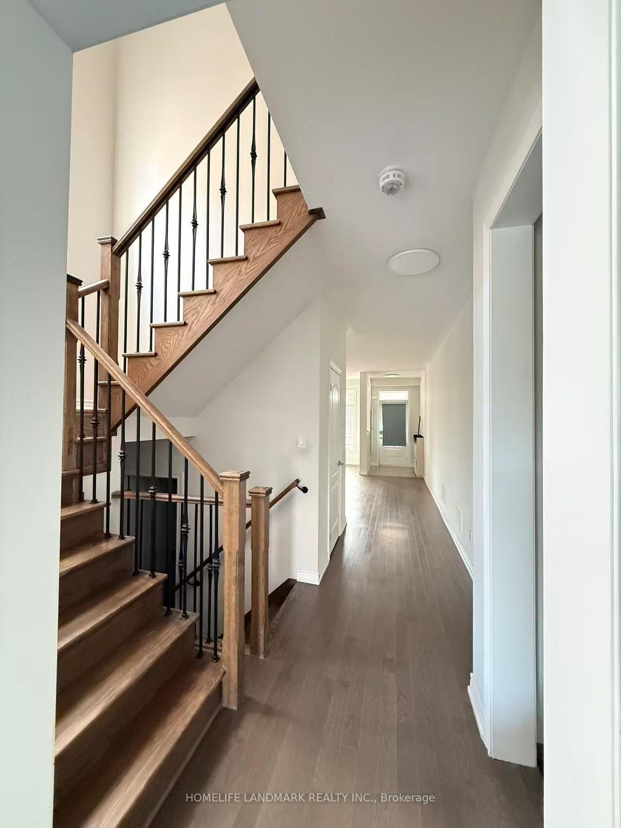 Photo 3 of 156 Decast Crescent, Markham, Box Grove — HOMEH