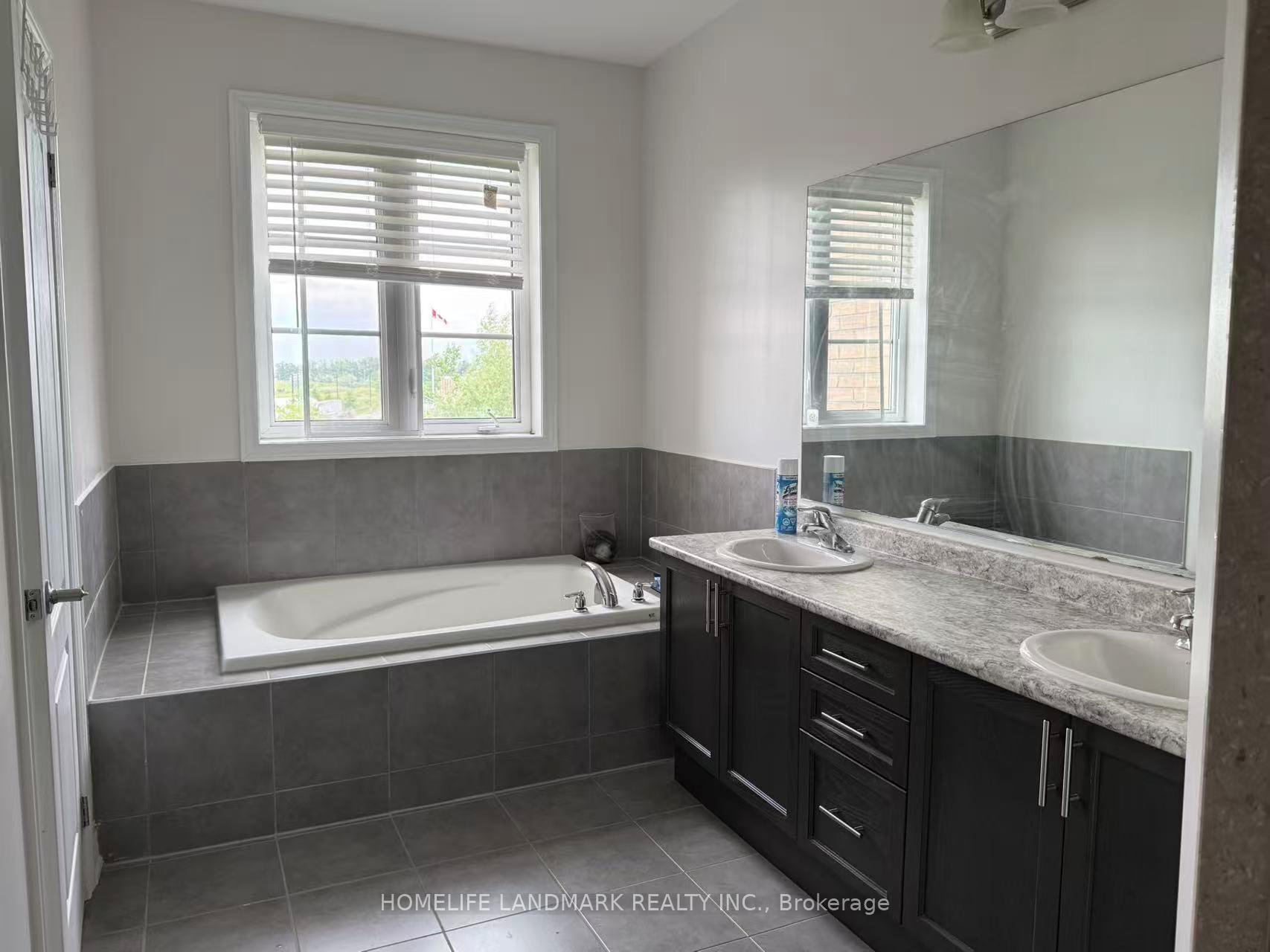Photo 6 of 156 Decast Crescent, Markham, Box Grove — HOMEH