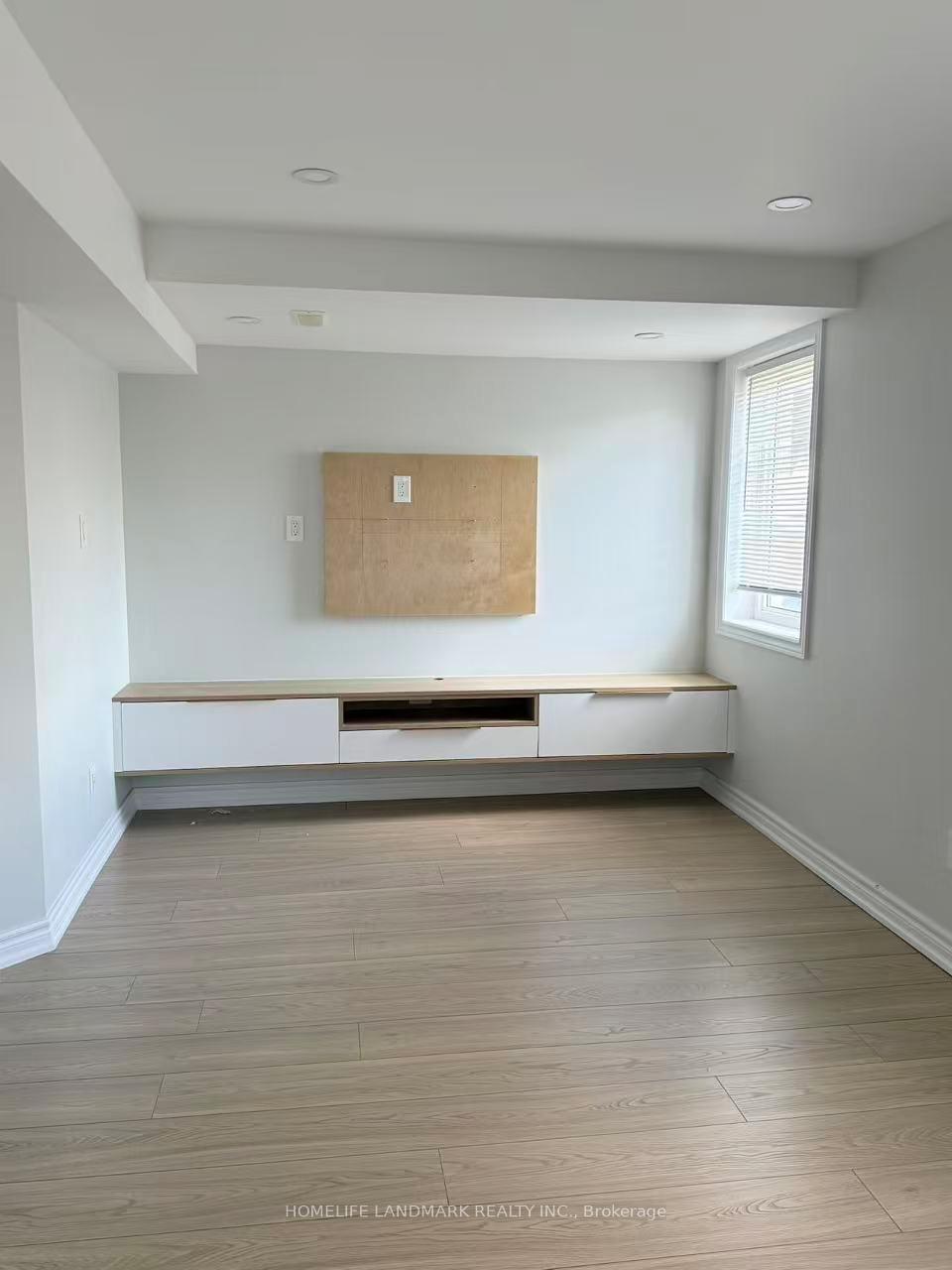 Photo 15 of 156 Decast Crescent, Markham, Box Grove — HOMEH