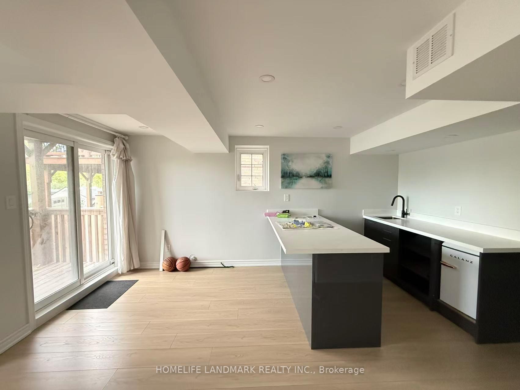 Photo 18 of 156 Decast Crescent, Markham, Box Grove — HOMEH