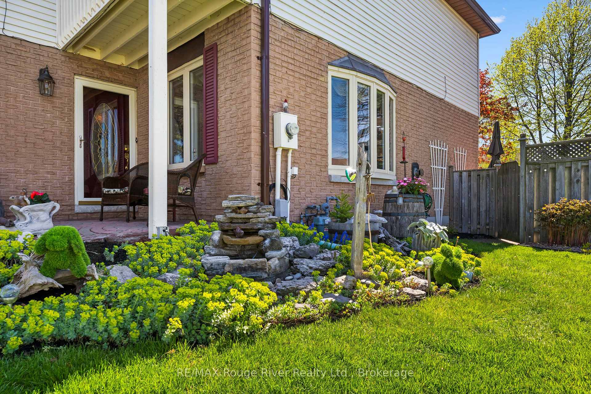 Photo 3 of 1003 Renaissance Drive, Oshawa, Lakeview — HOMEH