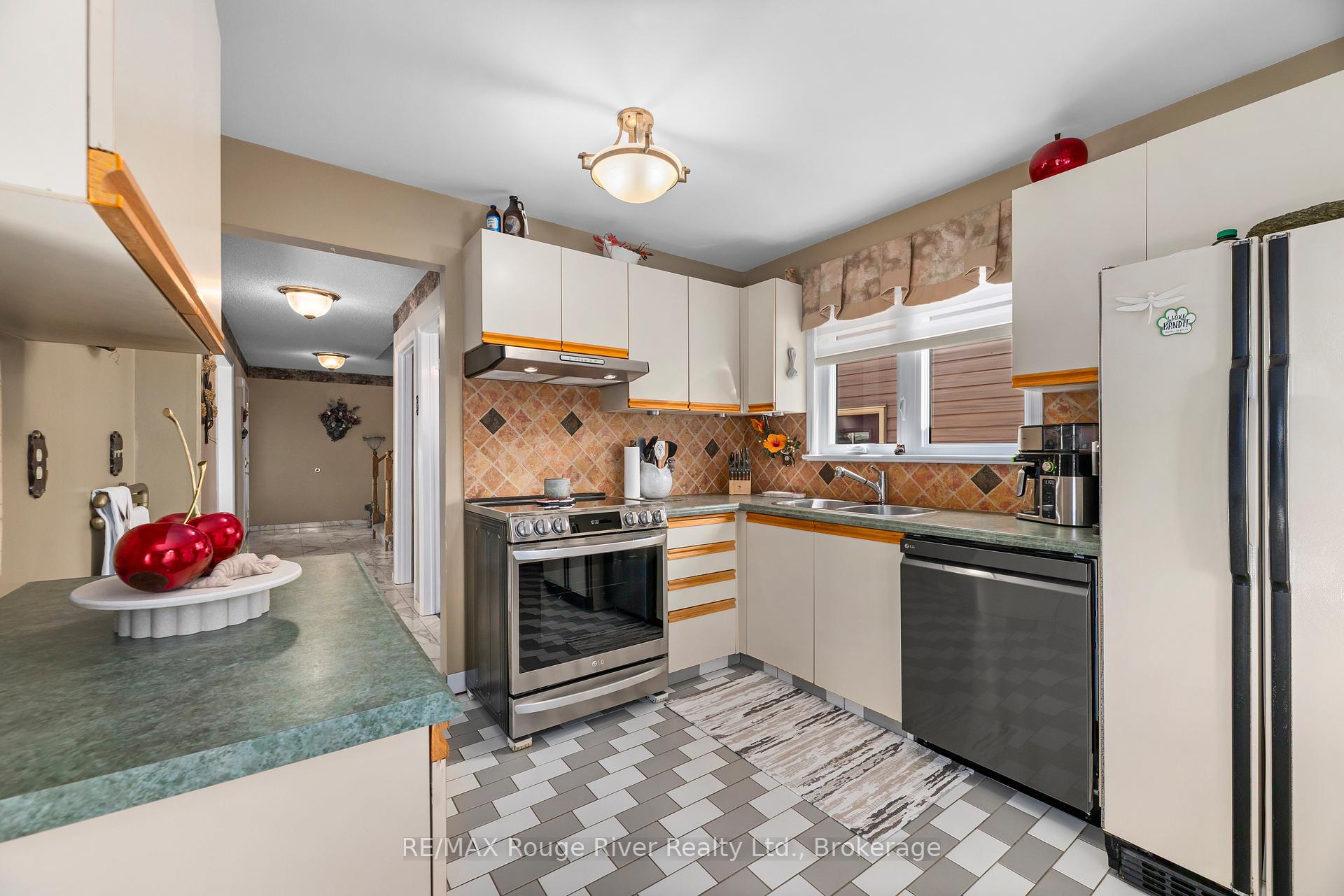 Photo 17 of 1003 Renaissance Drive, Oshawa, Lakeview — HOMEH