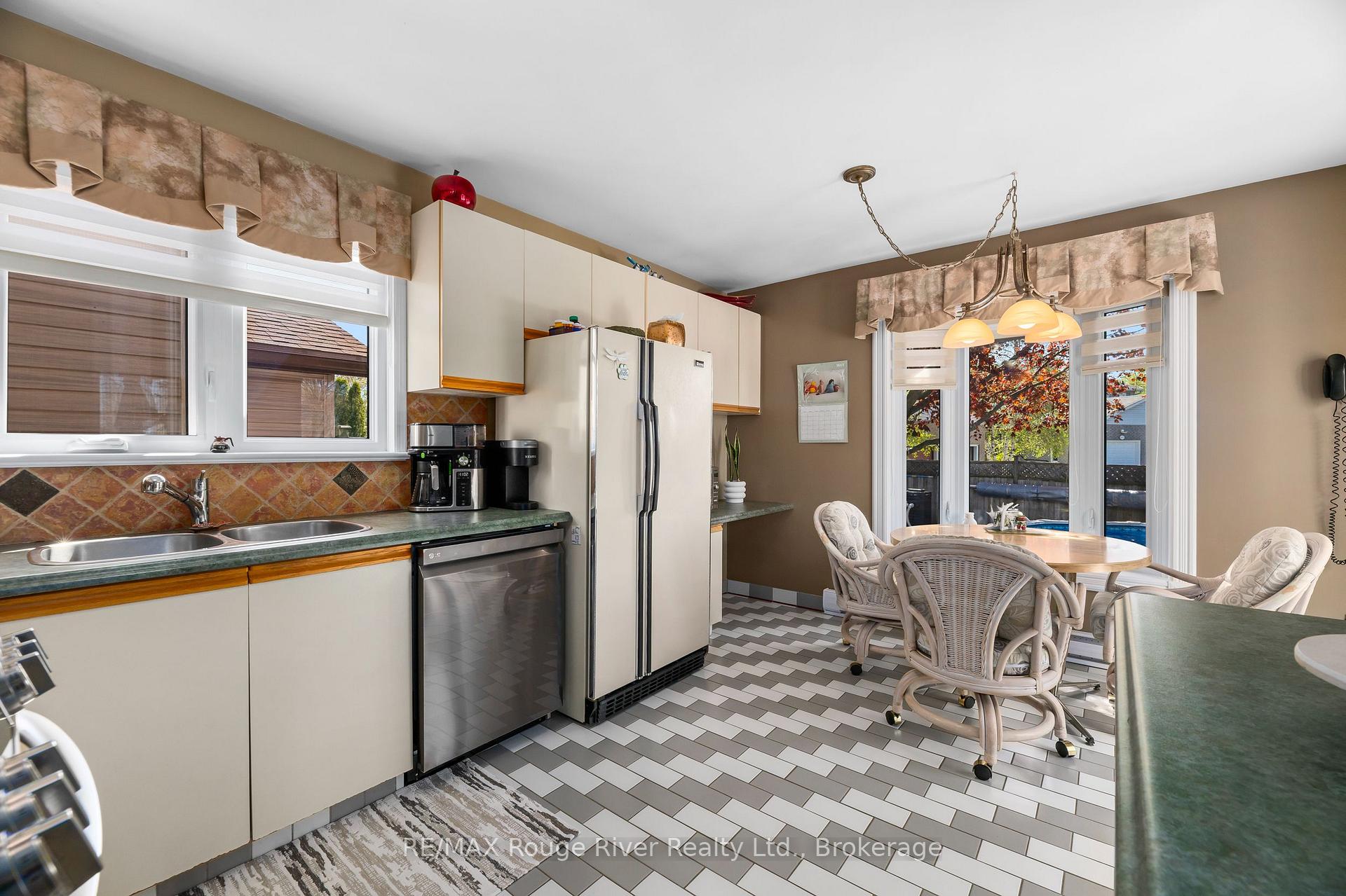 Photo 18 of 1003 Renaissance Drive, Oshawa, Lakeview — HOMEH