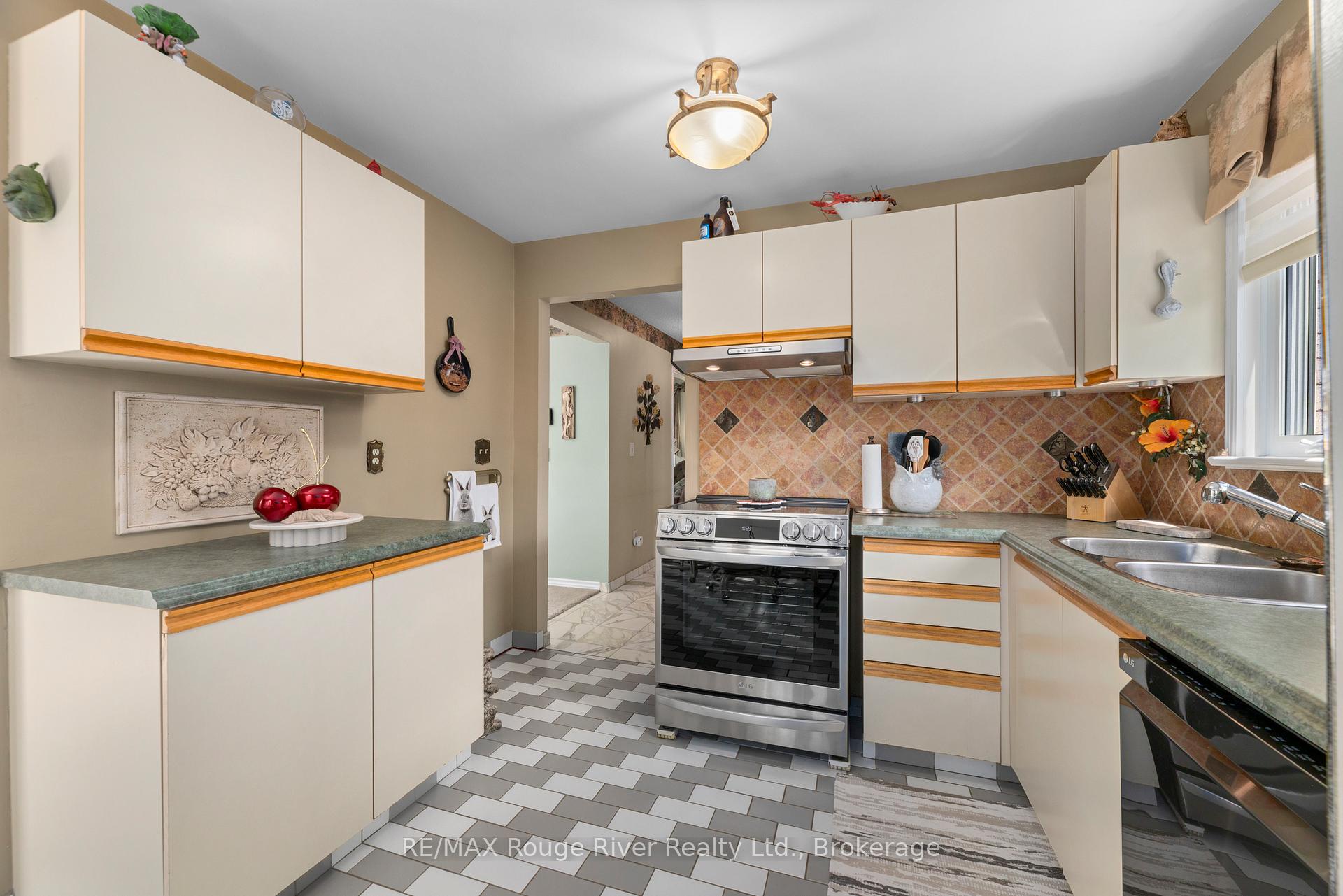 Photo 20 of 1003 Renaissance Drive, Oshawa, Lakeview — HOMEH