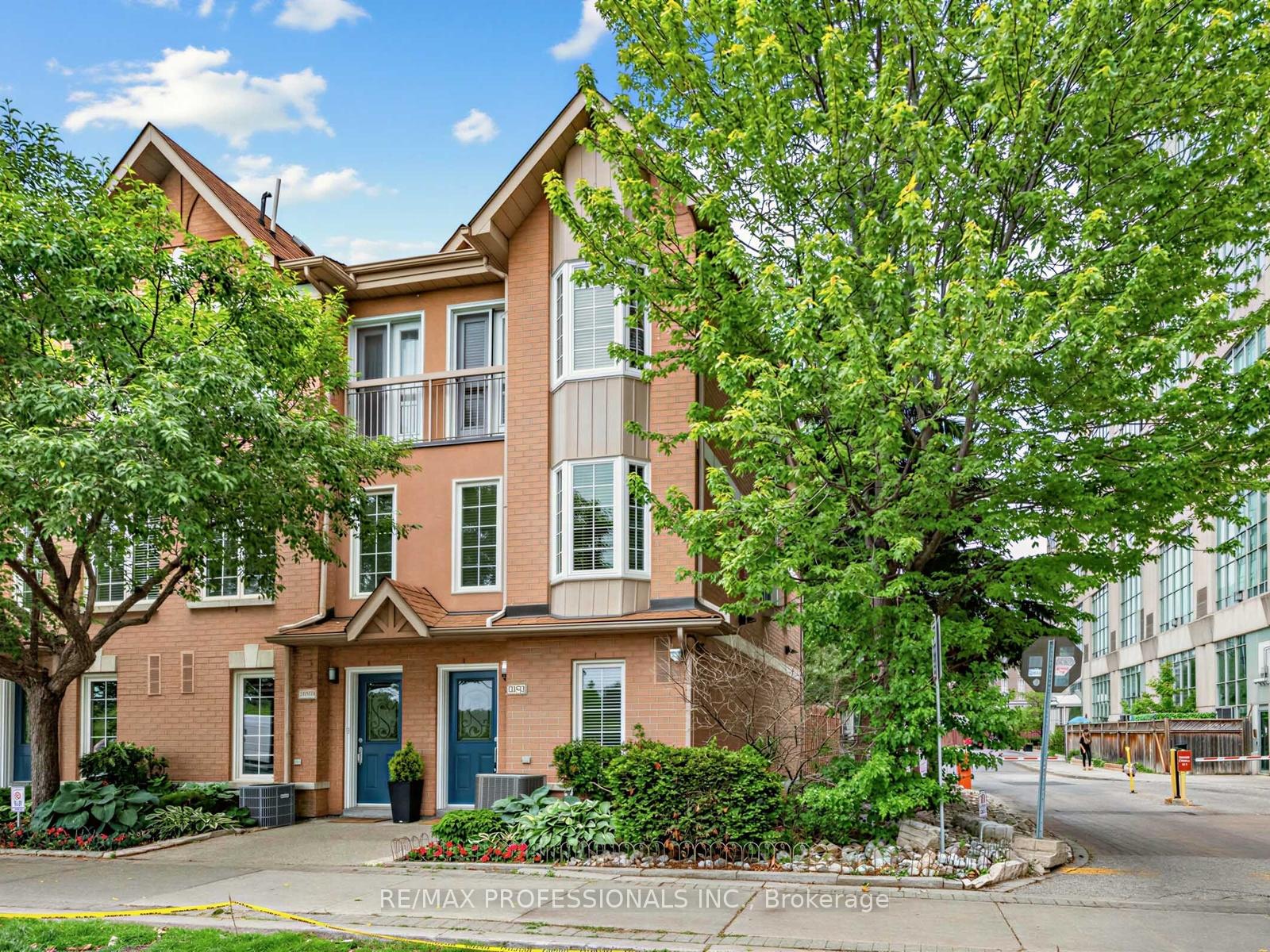 Photo 2 of Unit 32, 220 Manitoba Street, Etobicoke, Mimico — HOMEH