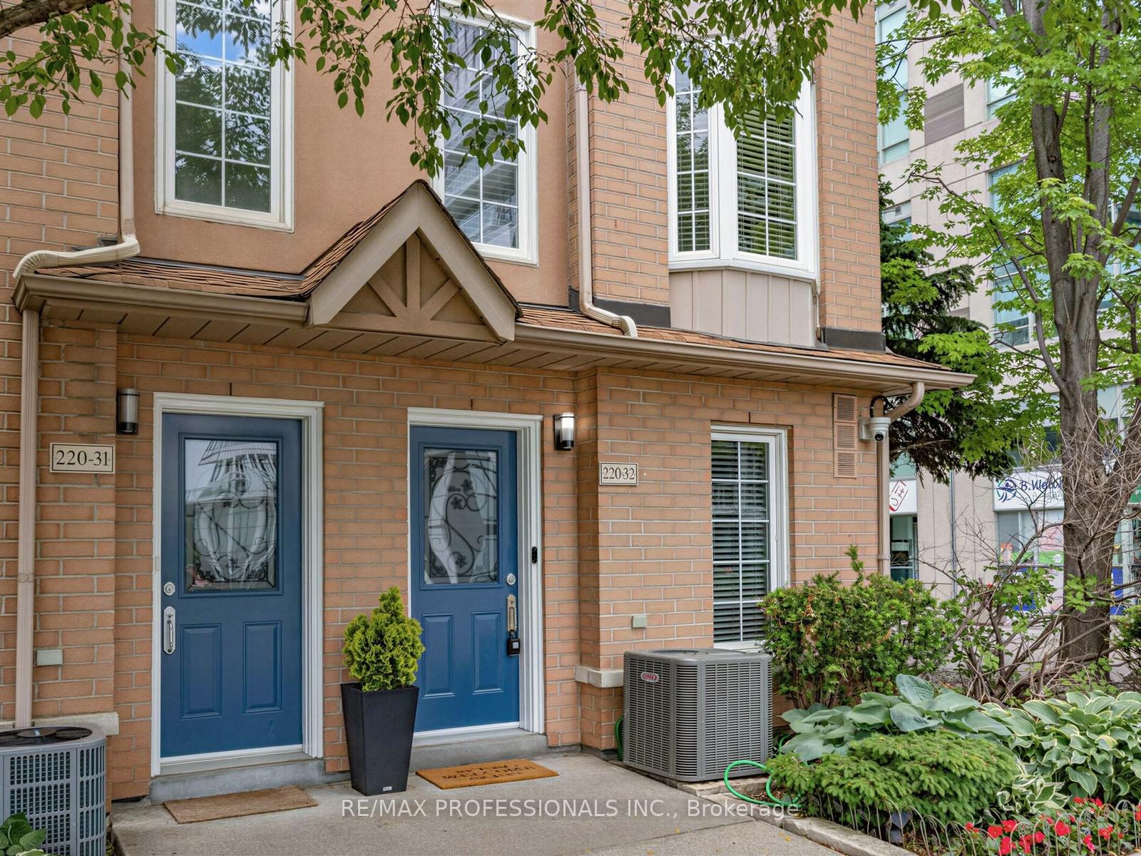 Photo 3 of Unit 32, 220 Manitoba Street, Etobicoke, Mimico — HOMEH