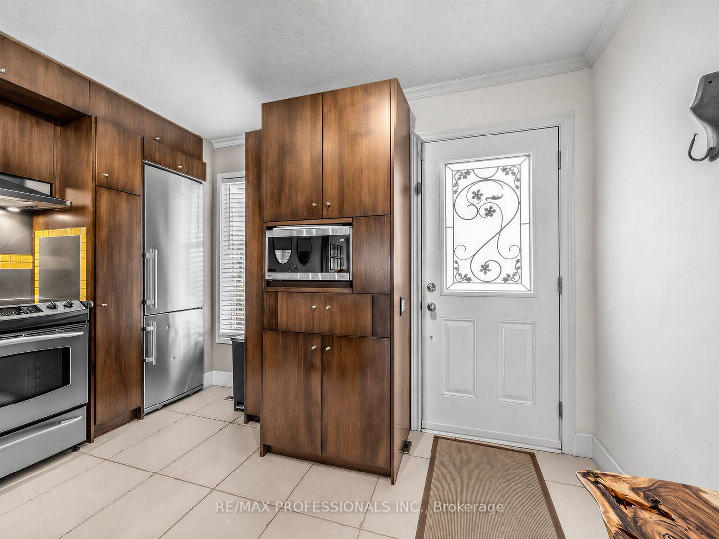 Photo 5 of Unit 32, 220 Manitoba Street, Etobicoke, Mimico — HOMEH