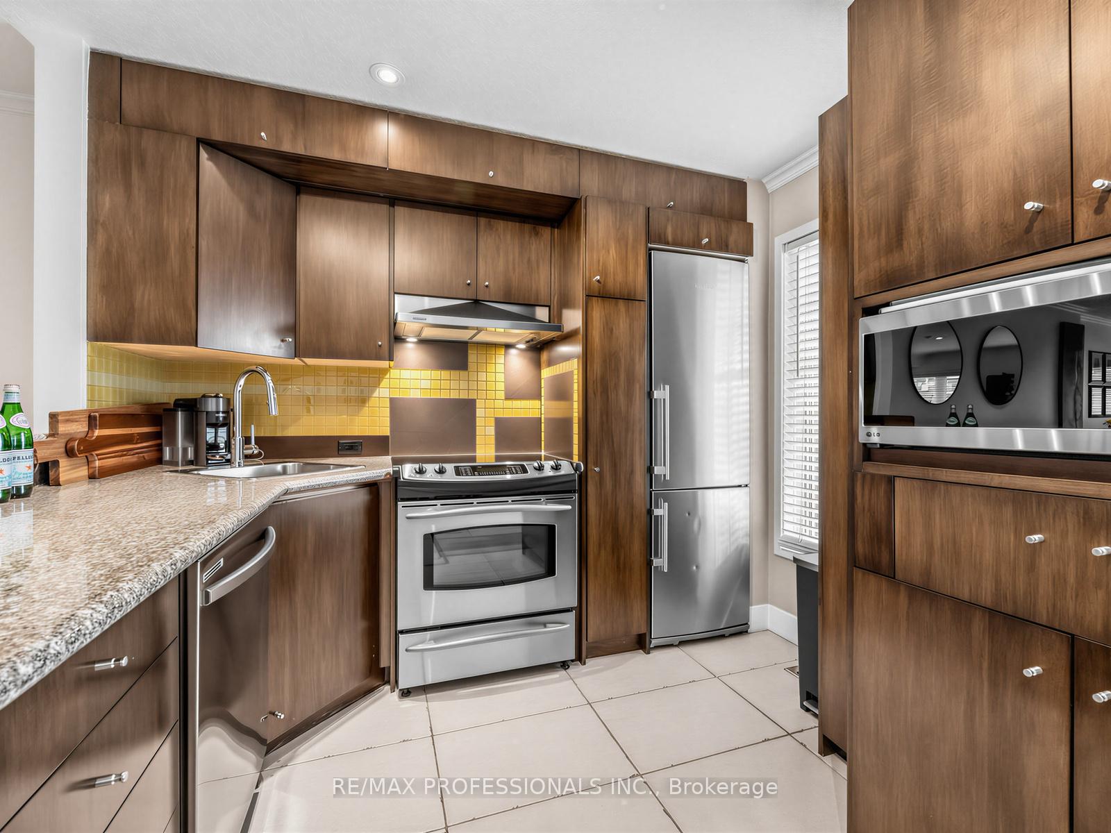 Photo 6 of Unit 32, 220 Manitoba Street, Etobicoke, Mimico — HOMEH