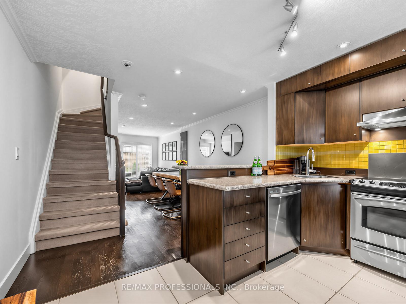 Photo 7 of Unit 32, 220 Manitoba Street, Etobicoke, Mimico — HOMEH