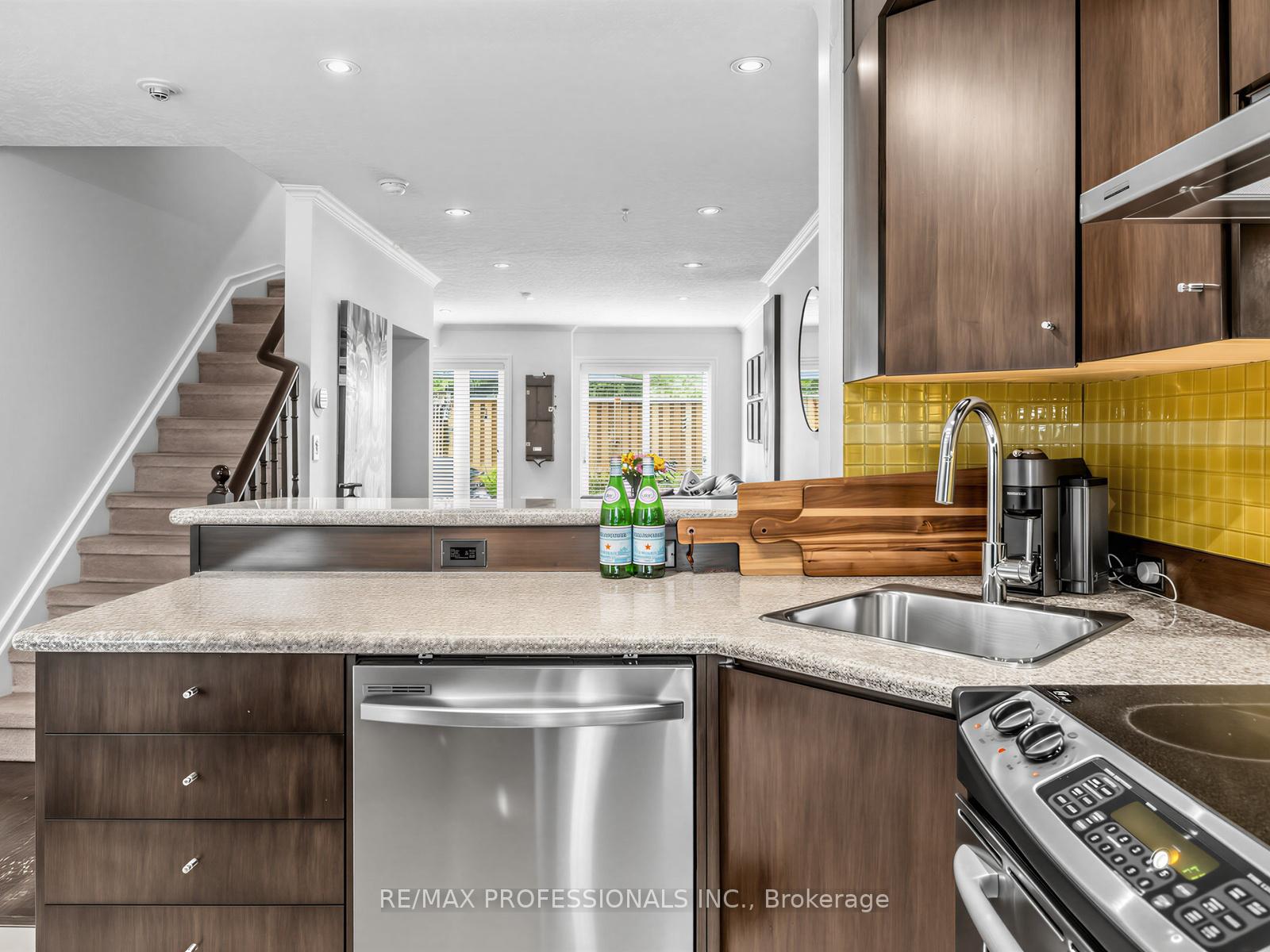 Photo 8 of Unit 32, 220 Manitoba Street, Etobicoke, Mimico — HOMEH