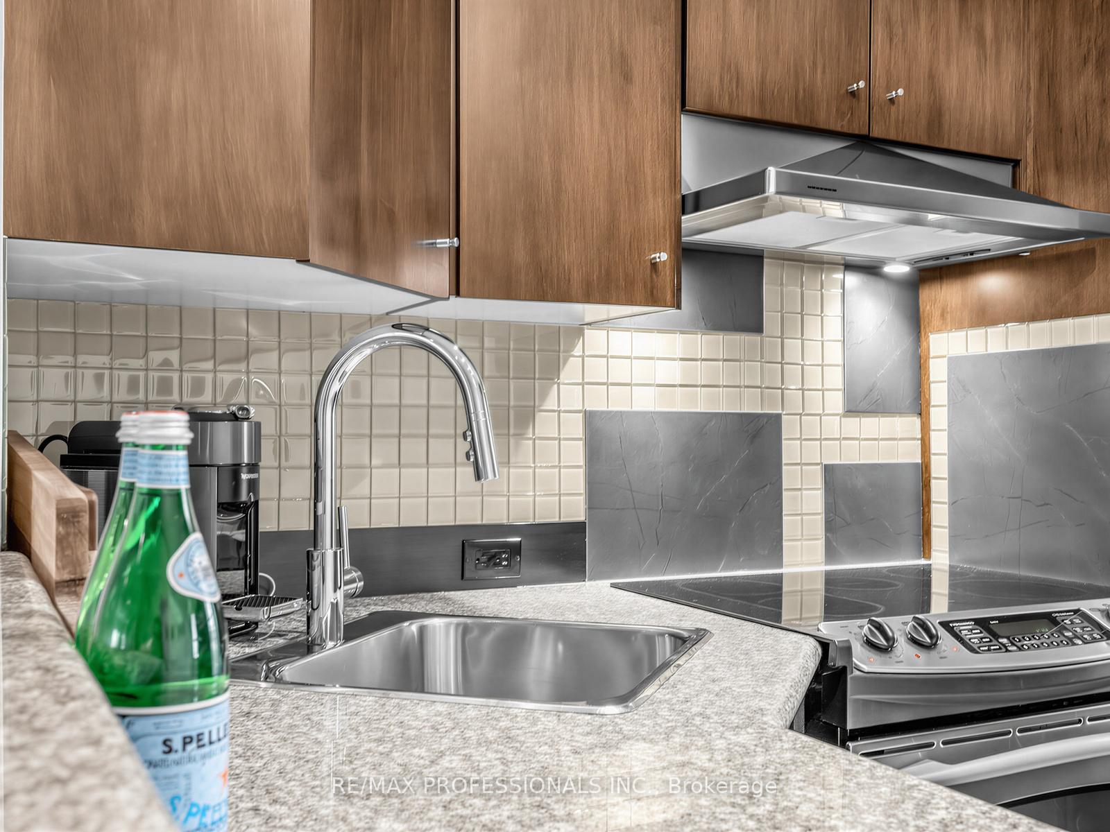 Photo 9 of Unit 32, 220 Manitoba Street, Etobicoke, Mimico — HOMEH