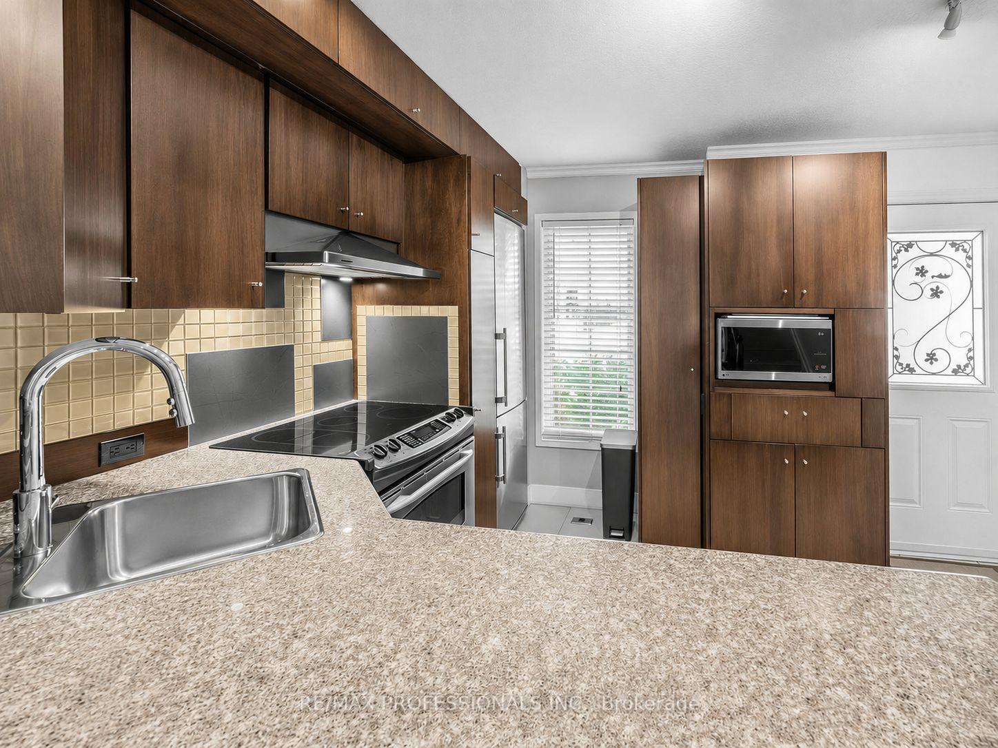 Photo 10 of Unit 32, 220 Manitoba Street, Etobicoke, Mimico — HOMEH