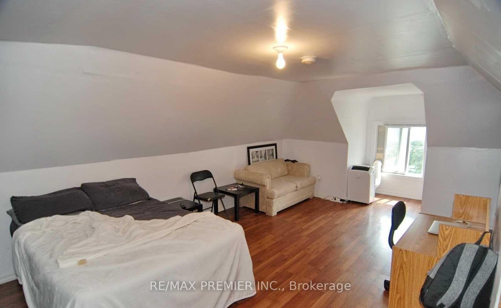 Photo 5 of 3588 Sandwich Street, Windsor — HOMEH