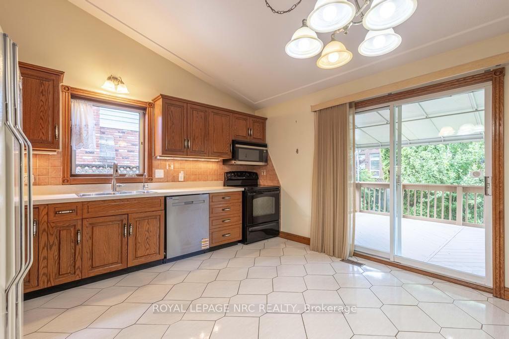 Photo 10 of 5 Bahama Bay, St. Catharines, Bunting/Linwell — HOMEH