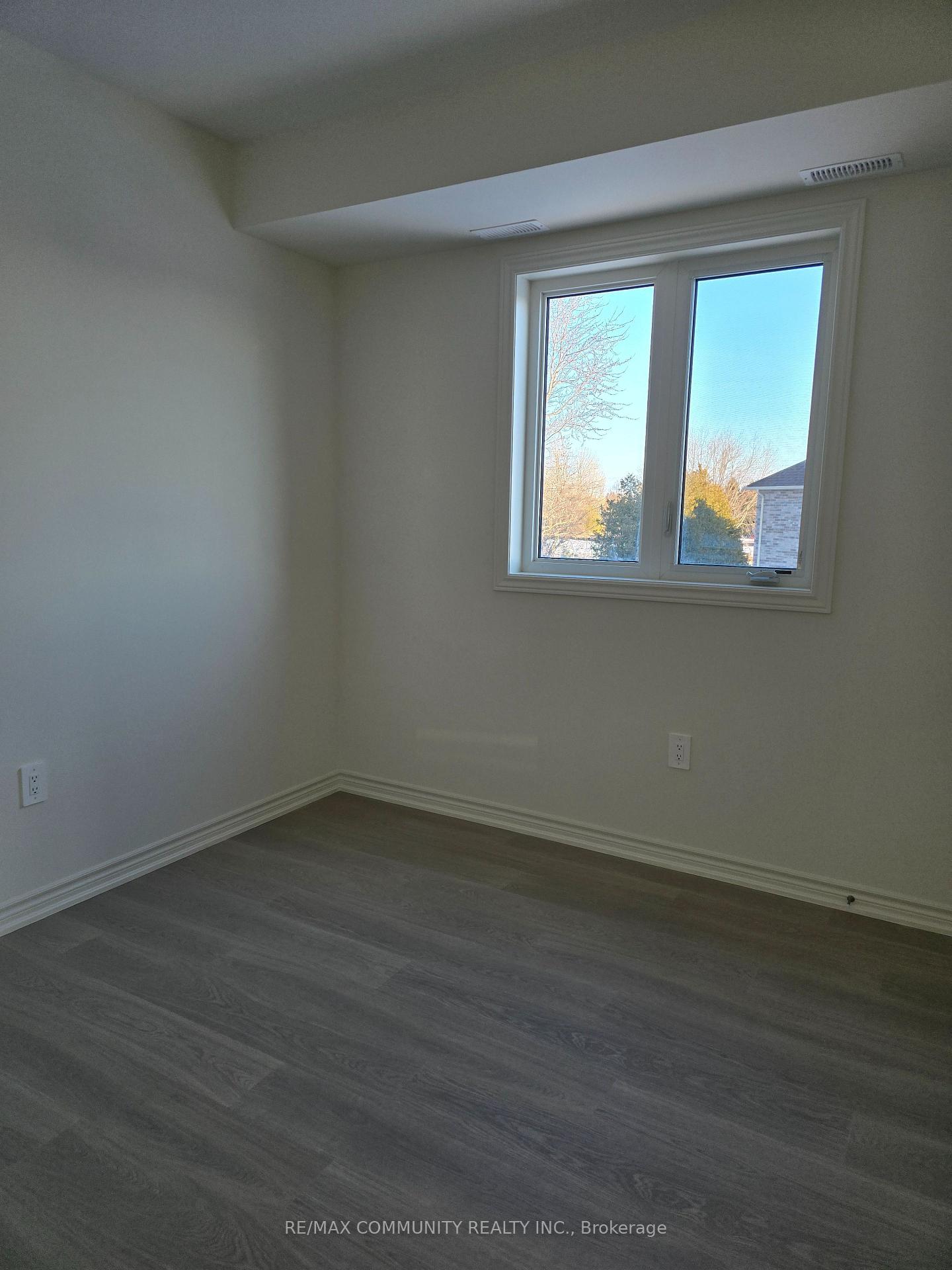 Photo 12 of 79 Rackham Lane, Clarington, Courtice — HOMEH
