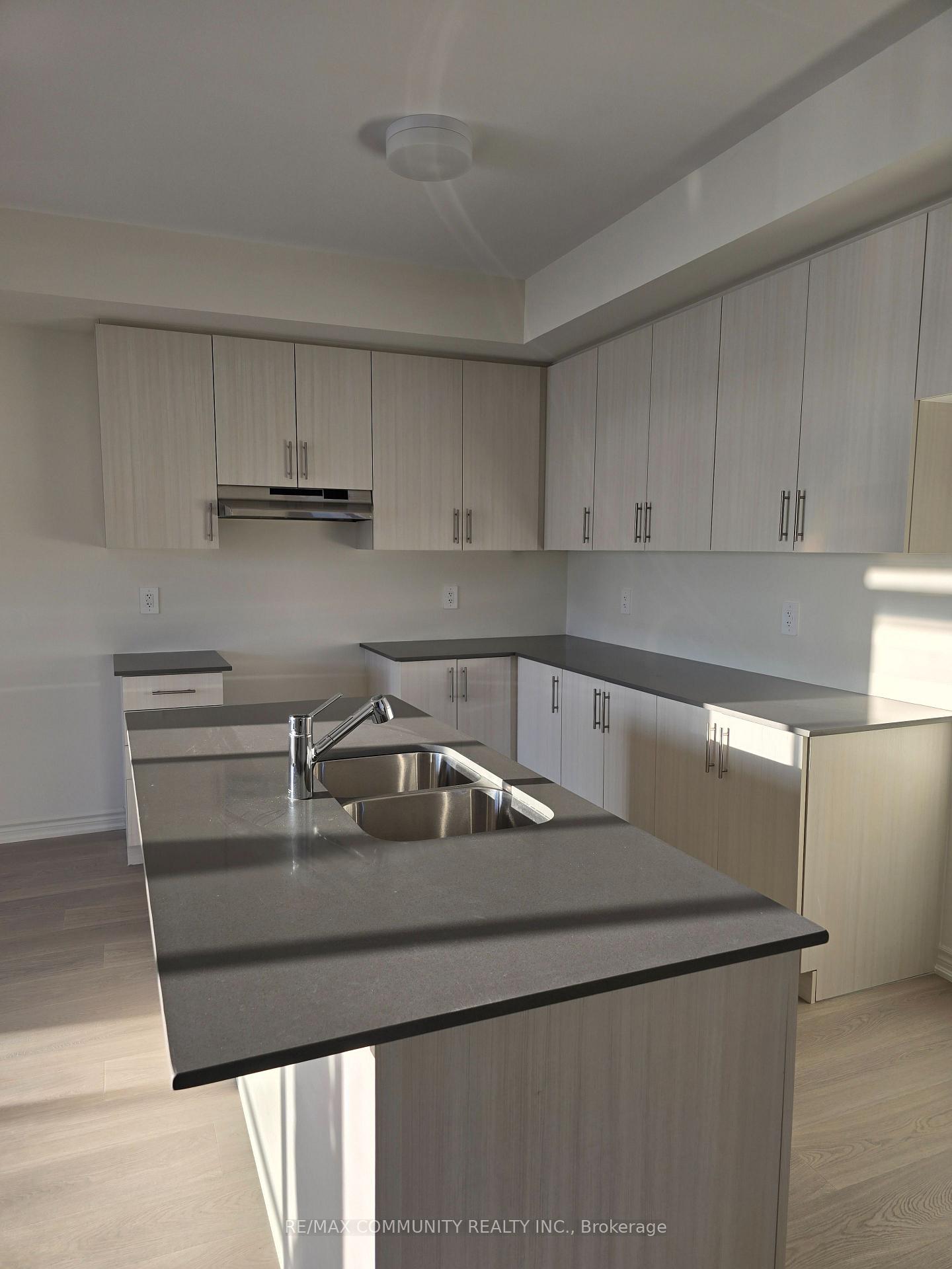 Photo 18 of 79 Rackham Lane, Clarington, Courtice — HOMEH