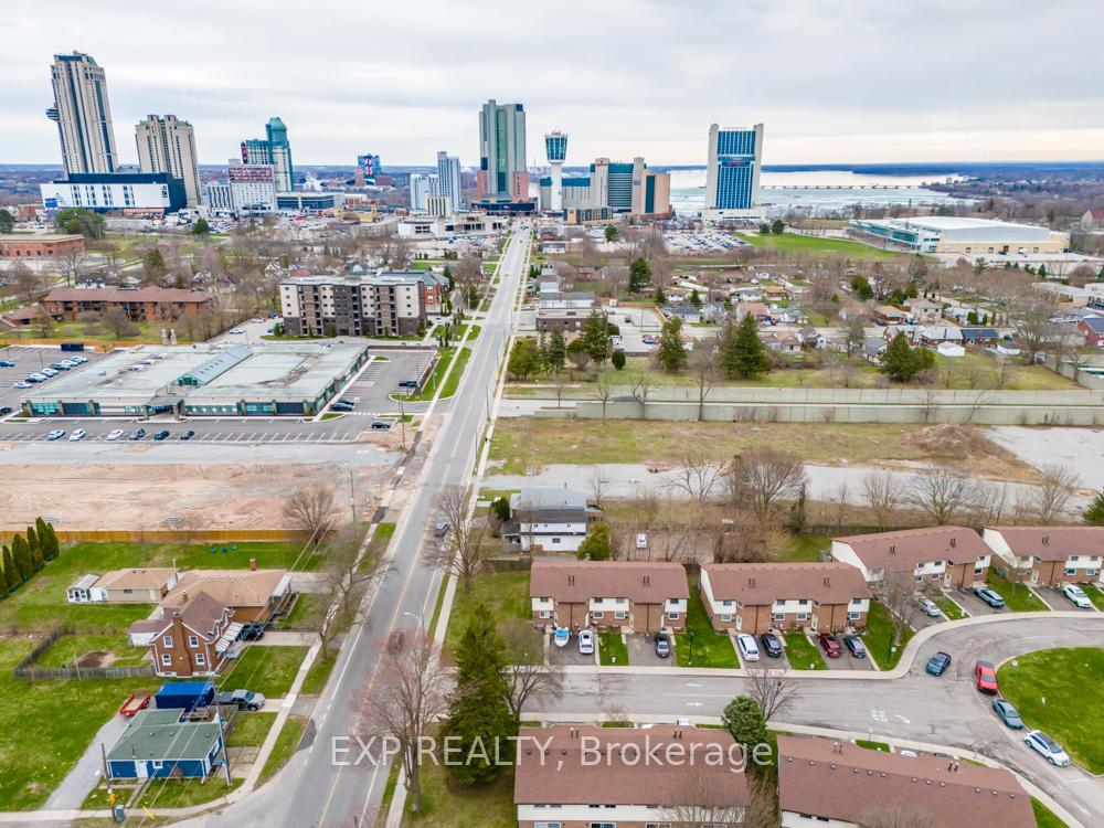 Photo 2 of 5938 Dunn Street, Niagara Falls, Arad/Fallsview — HOMEH