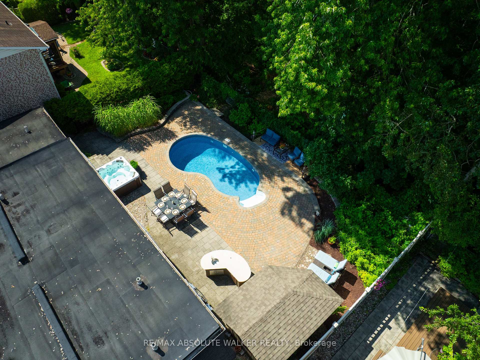 Photo 2 of 535 Buchanan Crescent, Ottawa, Beacon Hill North — HOMEH