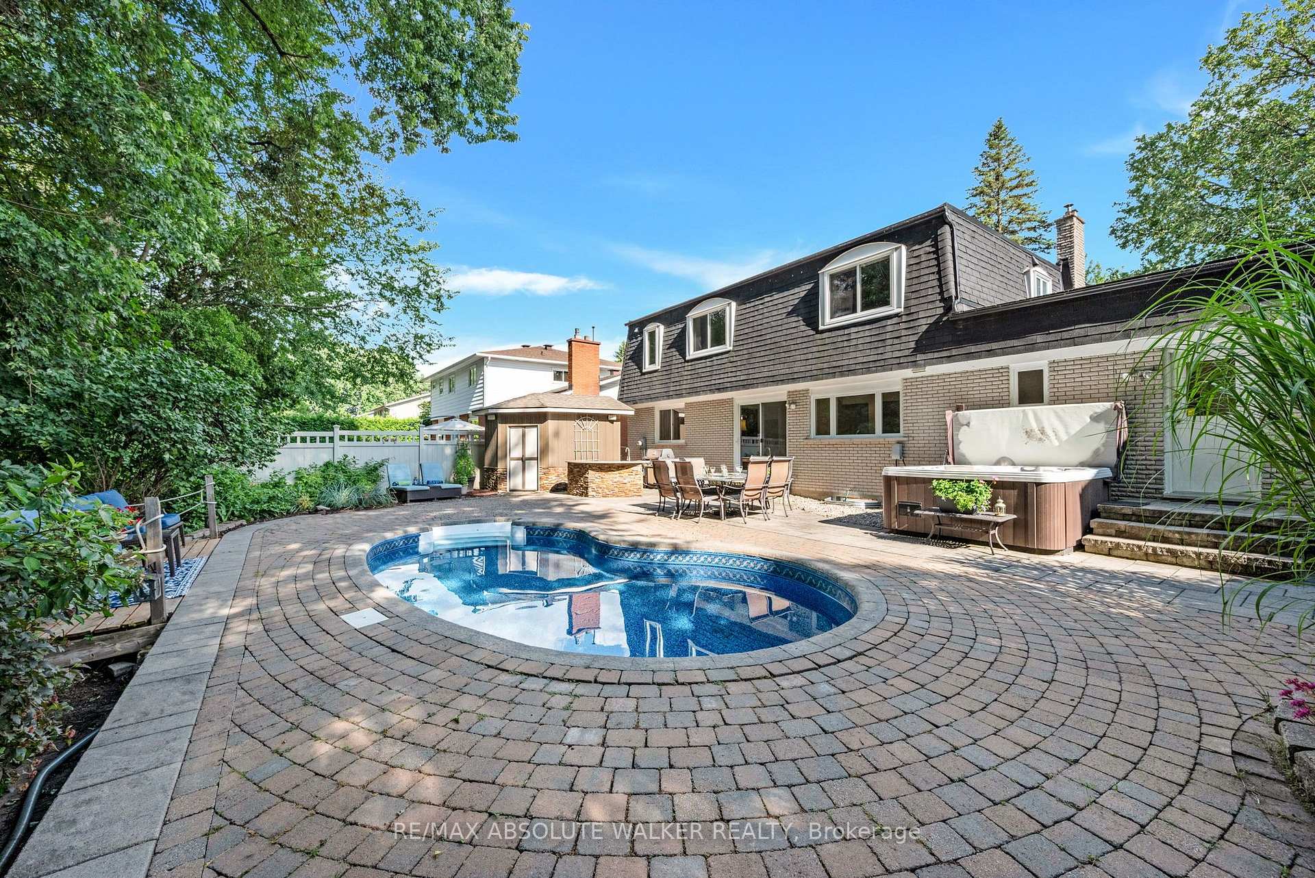 Photo 3 of 535 Buchanan Crescent, Ottawa, Beacon Hill North — HOMEH