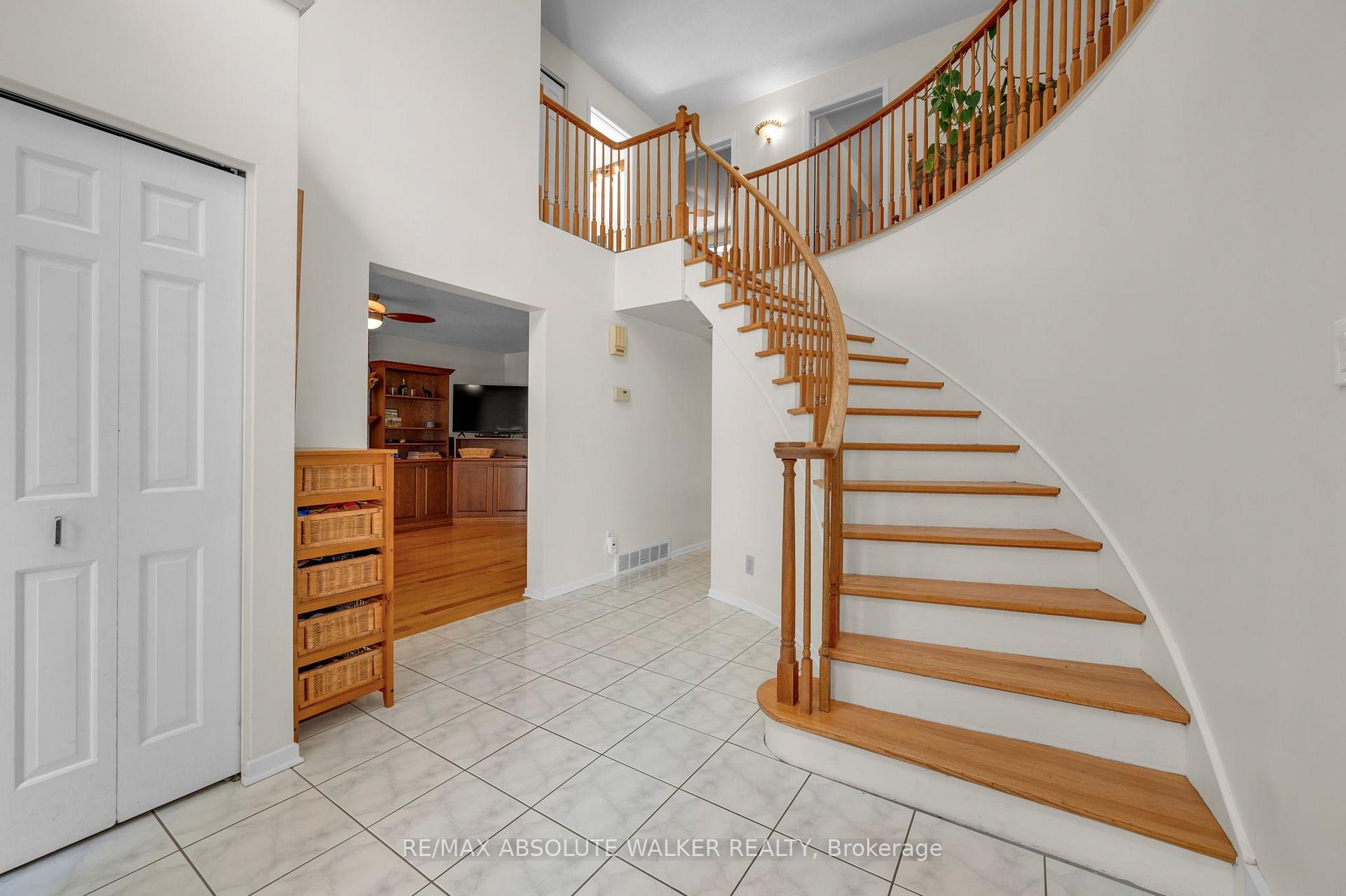 Photo 7 of 535 Buchanan Crescent, Ottawa, Beacon Hill North — HOMEH