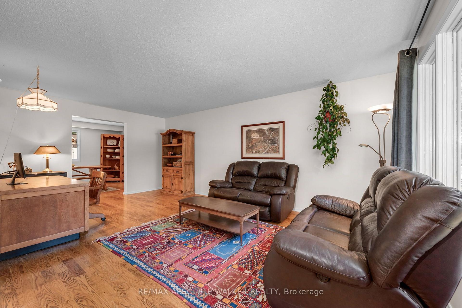 Photo 8 of 535 Buchanan Crescent, Ottawa, Beacon Hill North — HOMEH