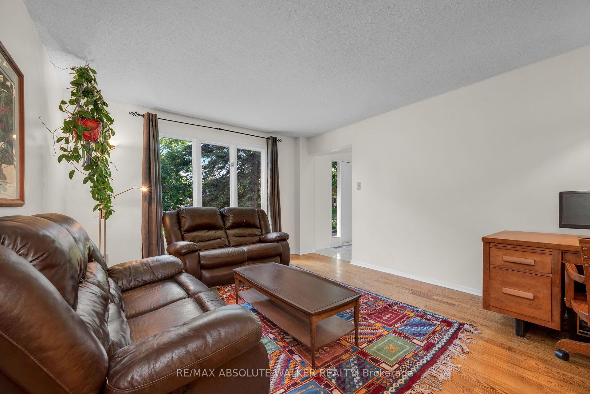 Photo 9 of 535 Buchanan Crescent, Ottawa, Beacon Hill North — HOMEH