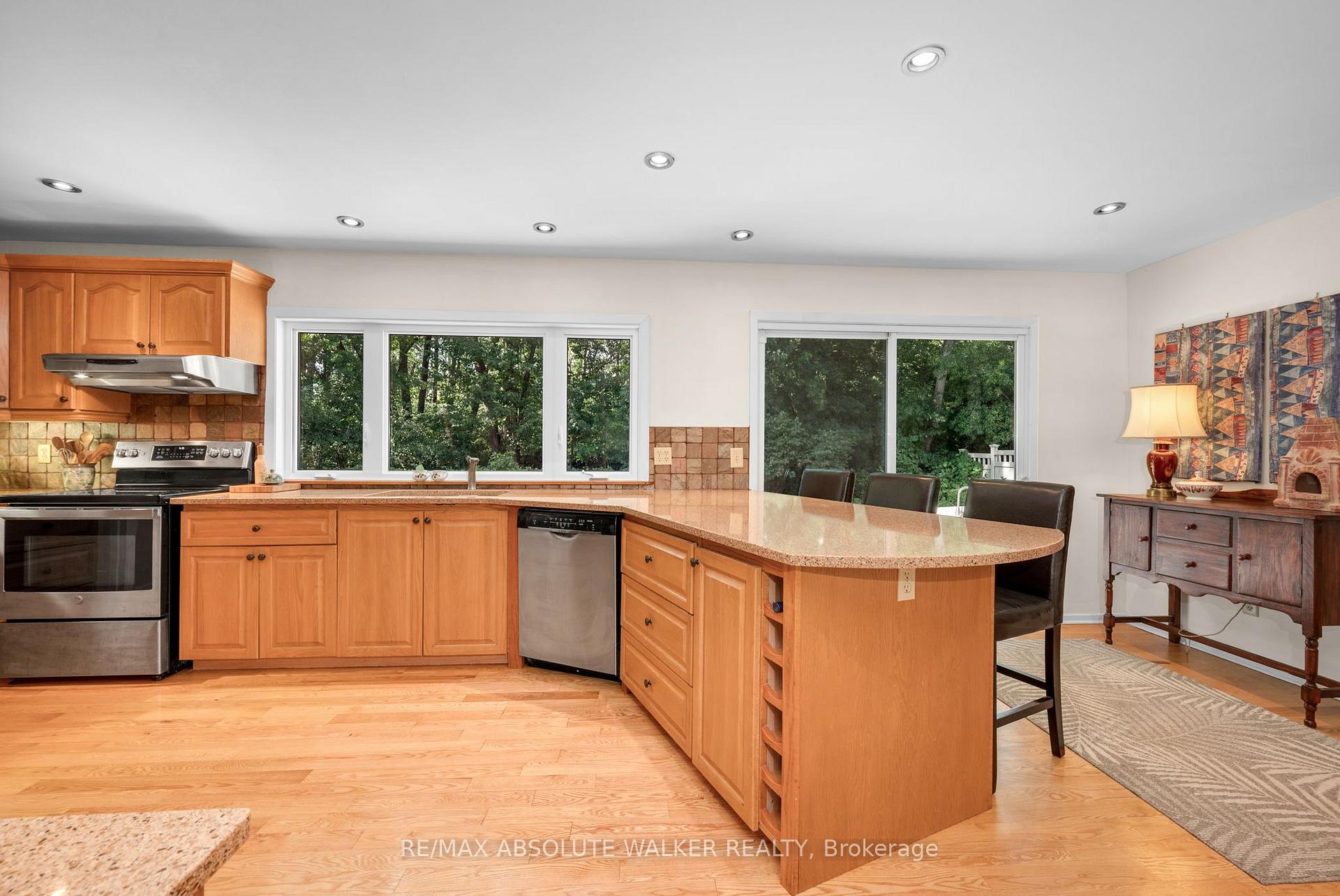 Photo 13 of 535 Buchanan Crescent, Ottawa, Beacon Hill North — HOMEH