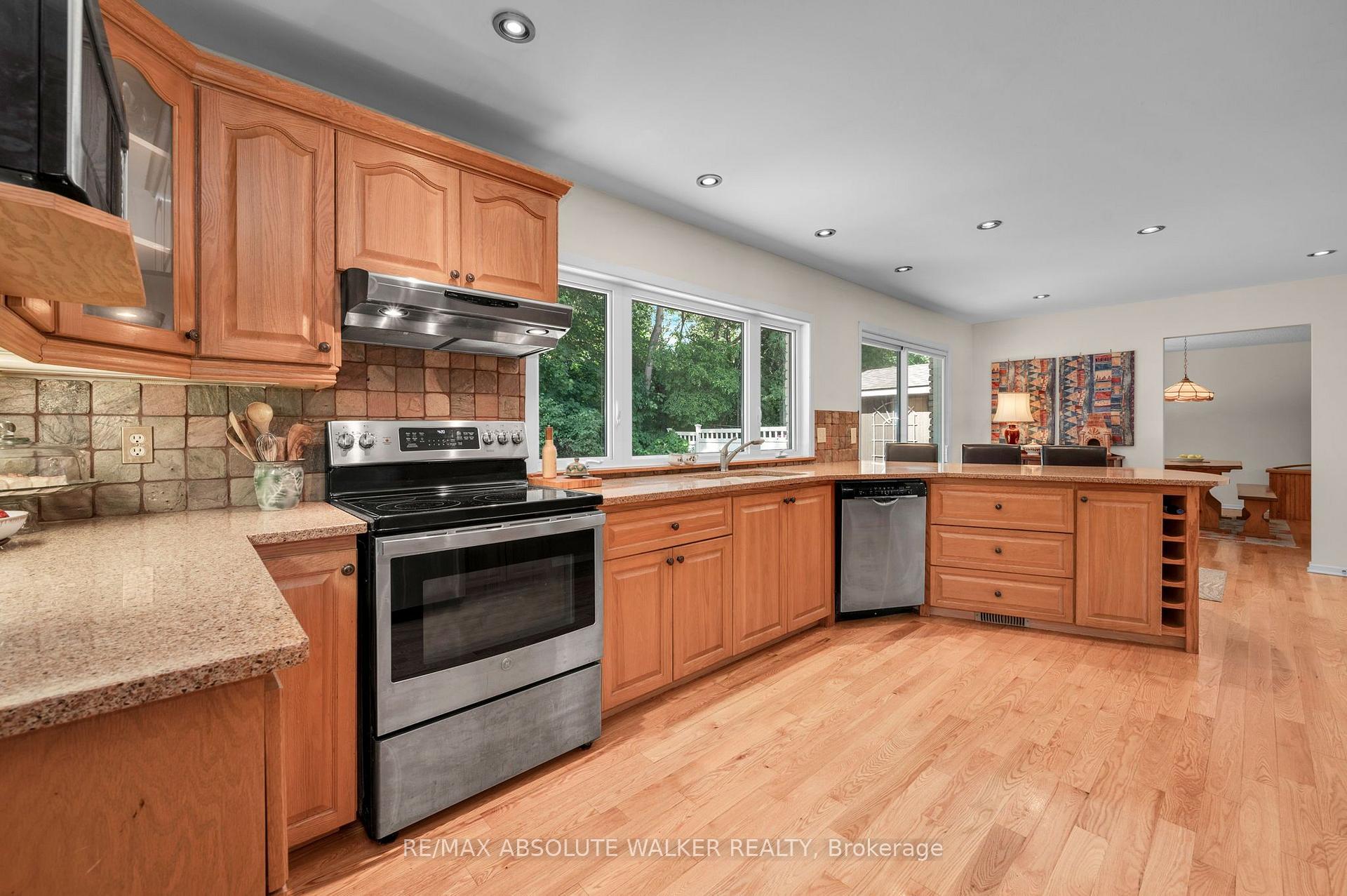 Photo 14 of 535 Buchanan Crescent, Ottawa, Beacon Hill North — HOMEH