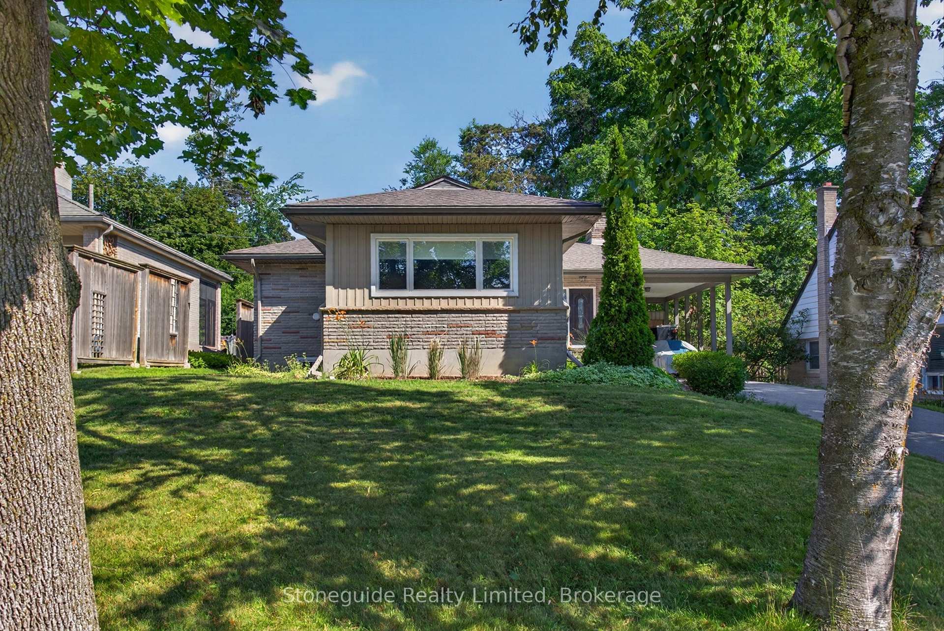 Photo 2 of 702 Walkerfield Avenue, Peterborough, Town Ward 3 — HOMEH