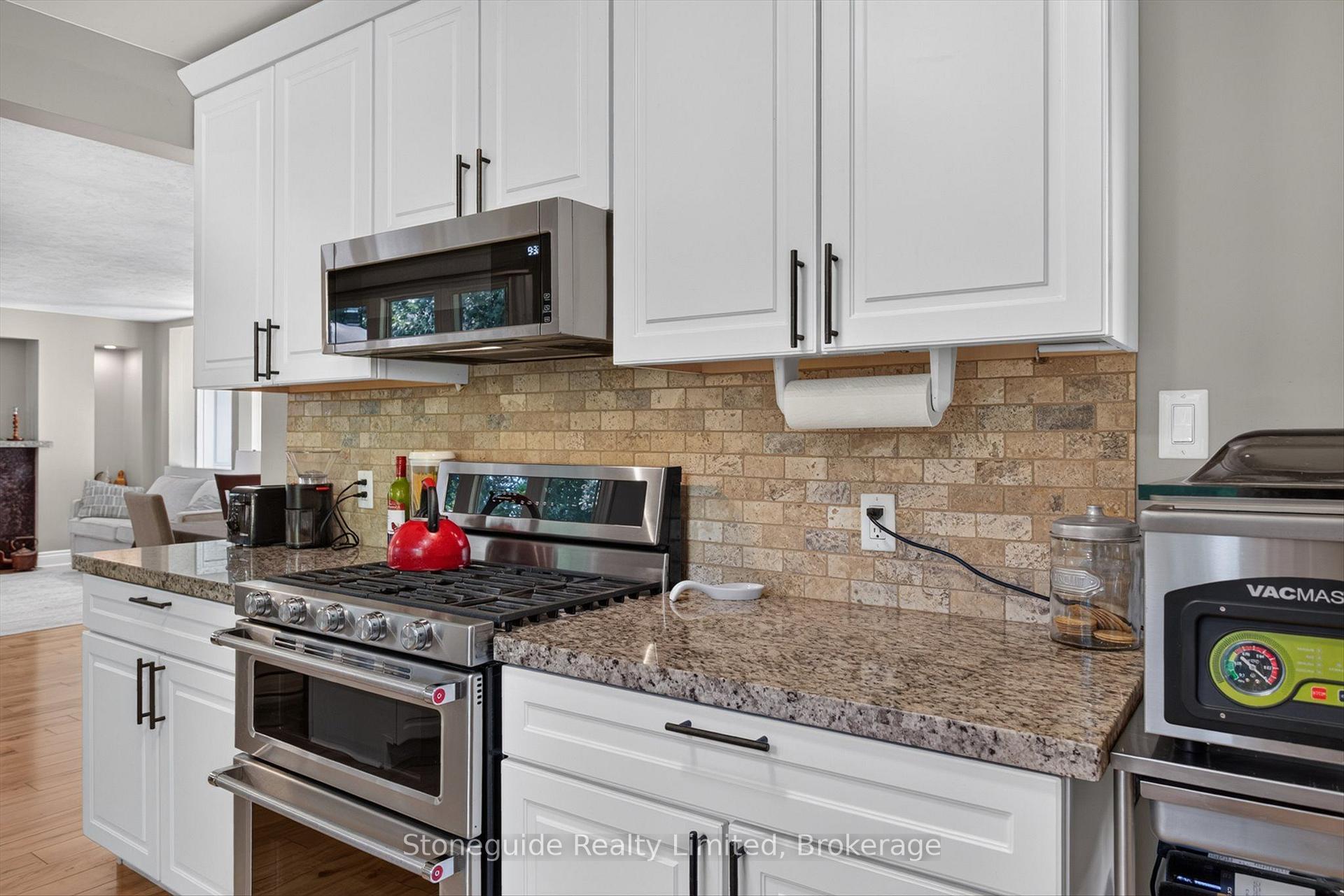 Photo 16 of 702 Walkerfield Avenue, Peterborough, Town Ward 3 — HOMEH