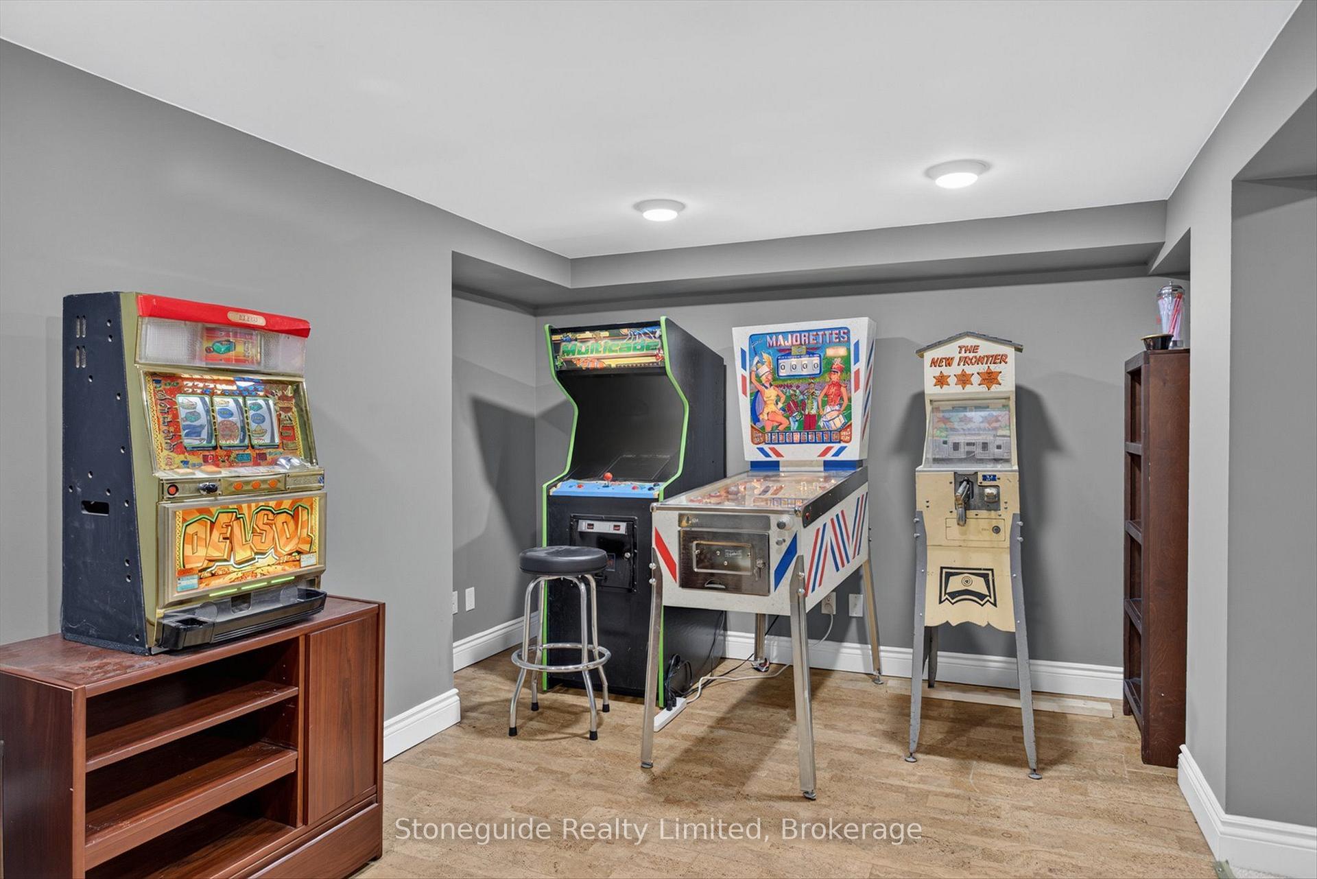 Photo 41 of 702 Walkerfield Avenue, Peterborough, Town Ward 3 — HOMEH