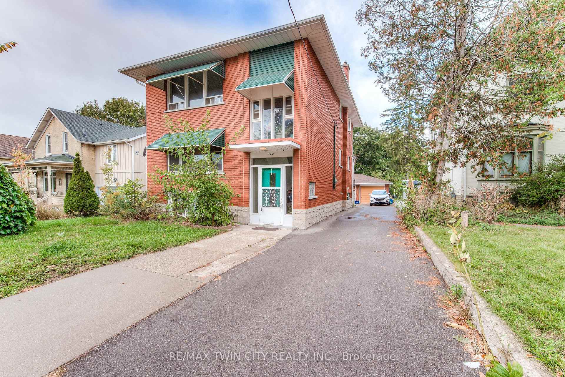 Photo 2 of Unit 1, 132 Allen Street E, Waterloo, Uptown Waterloo/North Ward — HOMEH