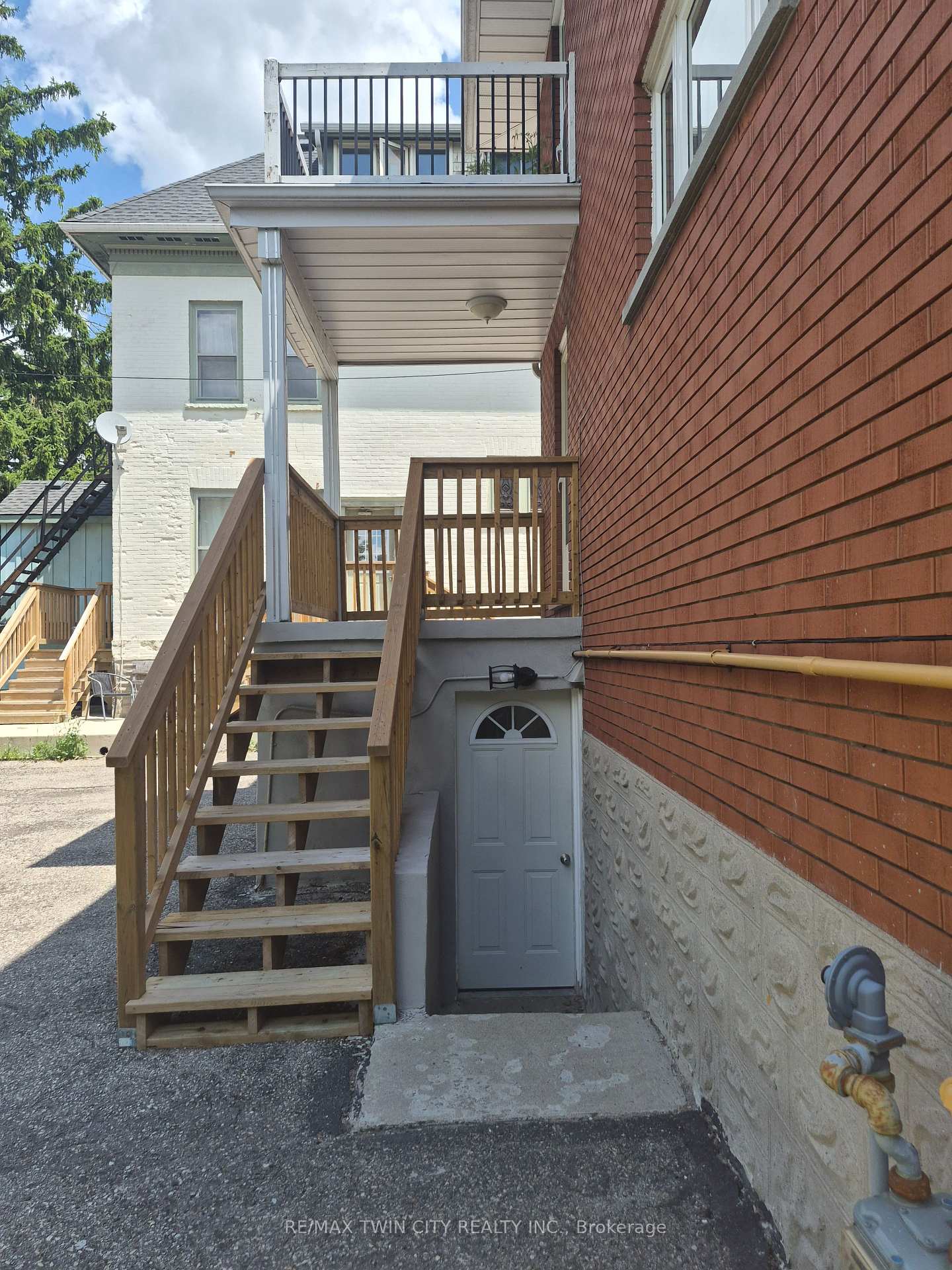 Photo 4 of Unit 1, 132 Allen Street E, Waterloo, Uptown Waterloo/North Ward — HOMEH