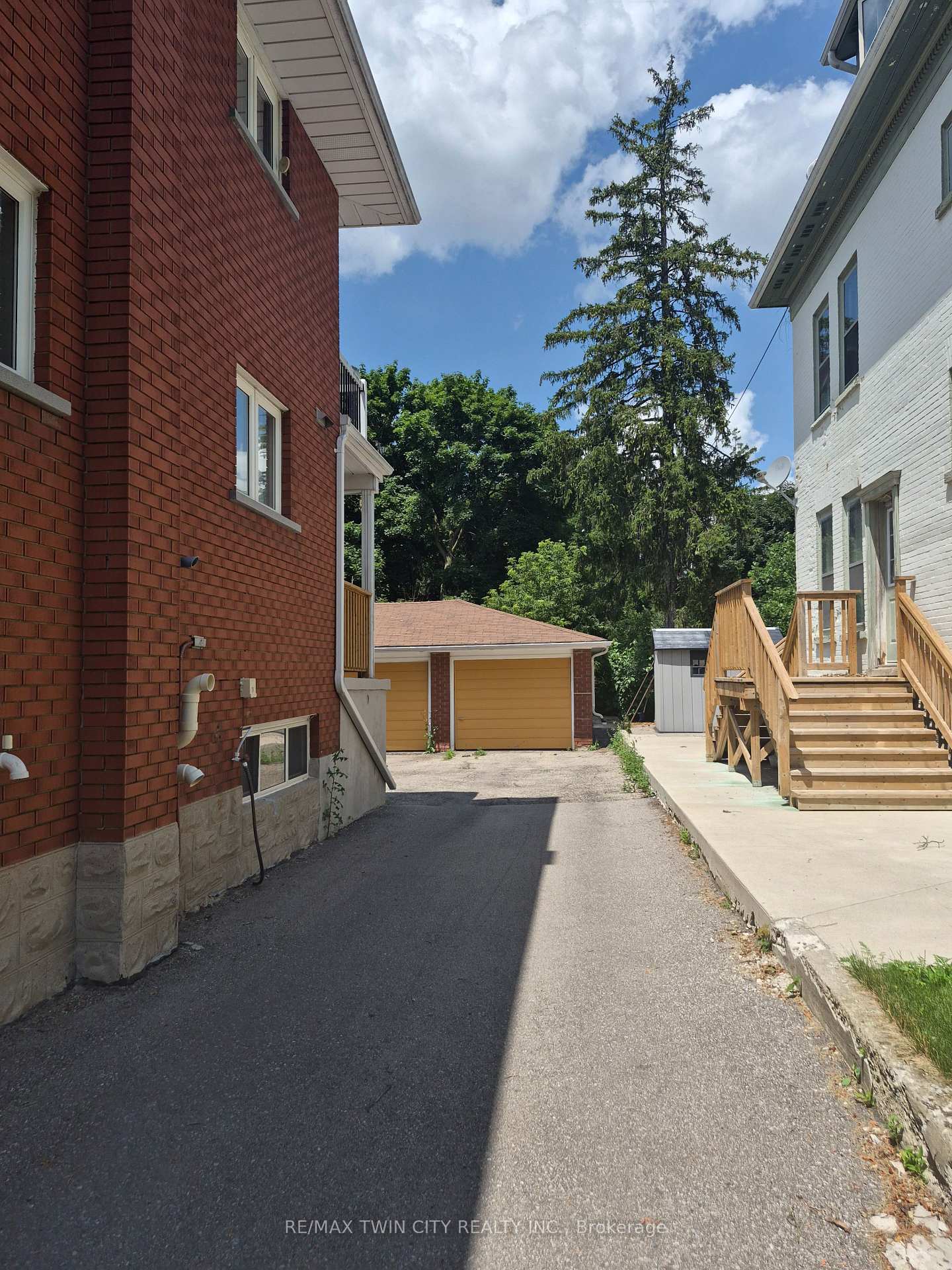 Photo 5 of Unit 1, 132 Allen Street E, Waterloo, Uptown Waterloo/North Ward — HOMEH
