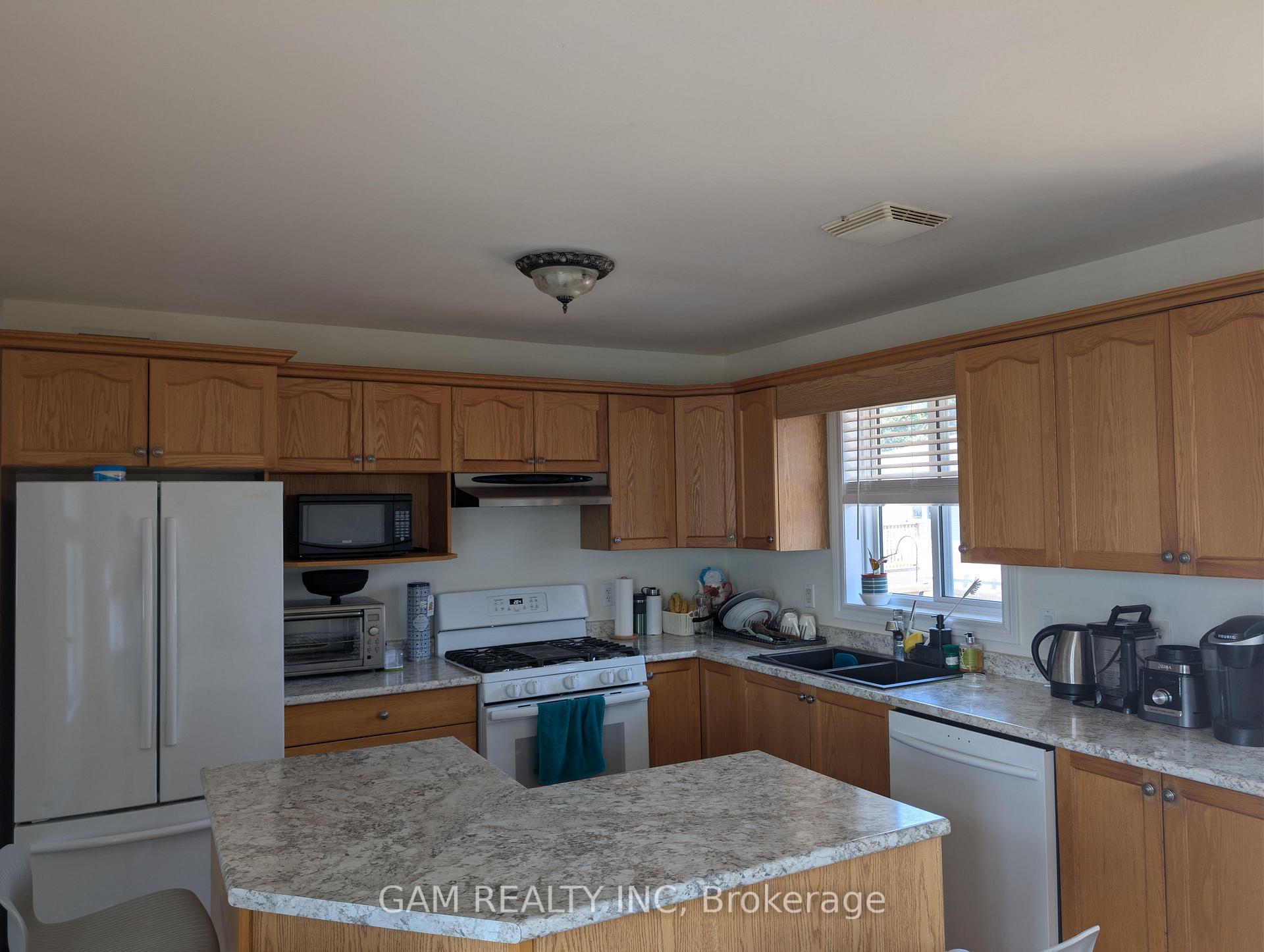 Photo 3 of Unit Upper level, 11 Jason Crescent, Quinte West, Trenton Ward — HOMEH