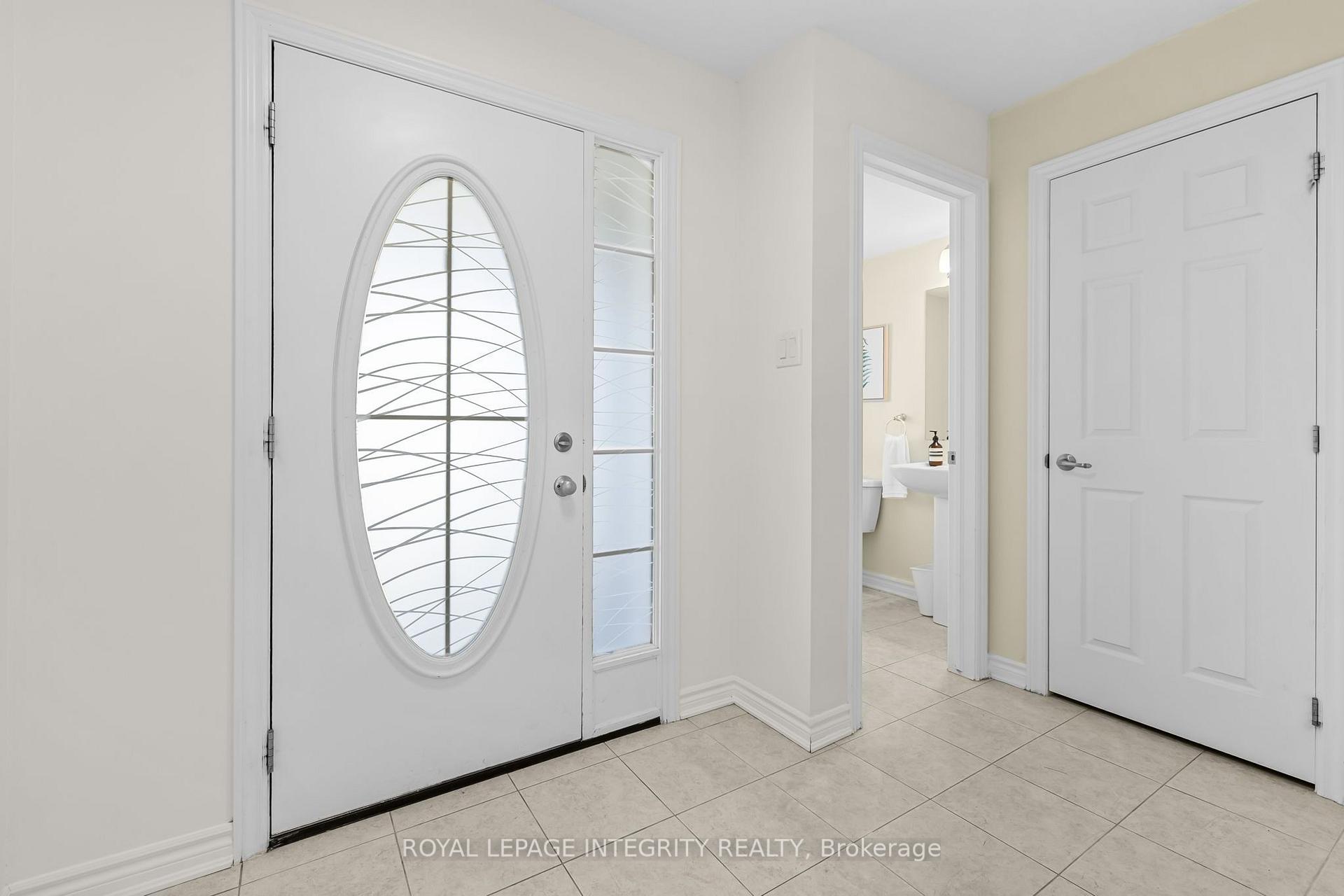Photo 2 of 1002 Laburnum Walk, Ottawa, Kanata - Emerald Meadows/Trailwest — HOMEH