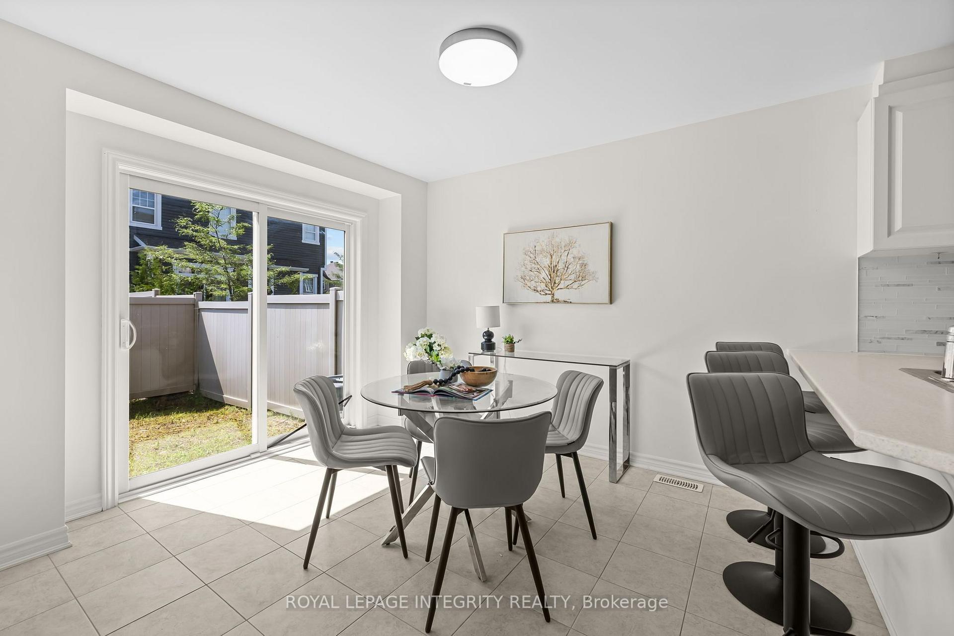 Photo 11 of 1002 Laburnum Walk, Ottawa, Kanata - Emerald Meadows/Trailwest — HOMEH