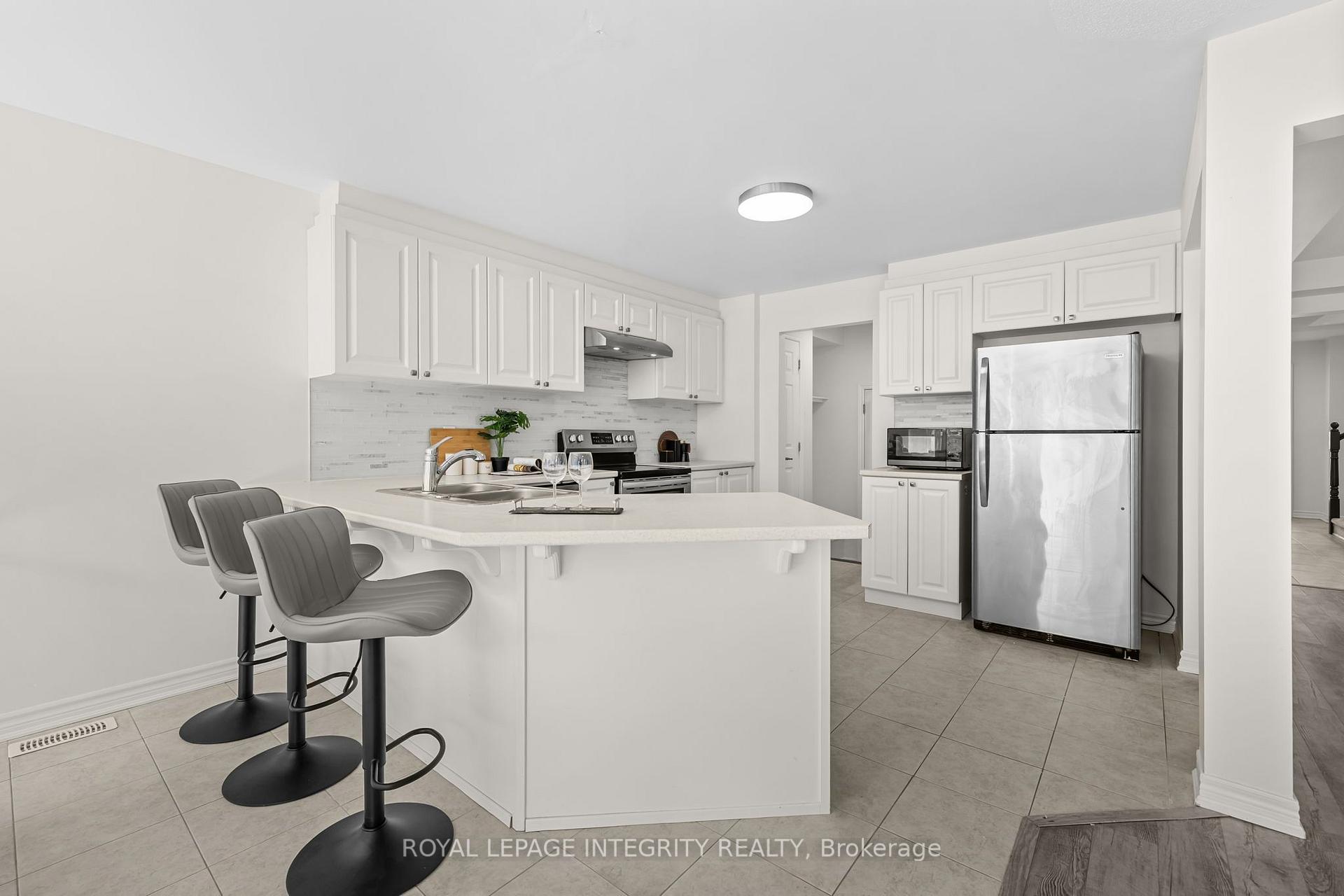 Photo 14 of 1002 Laburnum Walk, Ottawa, Kanata - Emerald Meadows/Trailwest — HOMEH